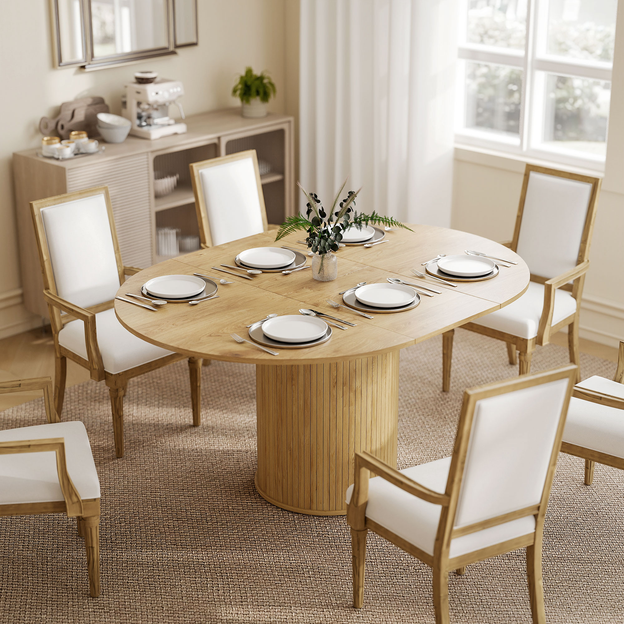 Una mesa de comedor de madera con sillas blancas y mesa puesta en una habitación.