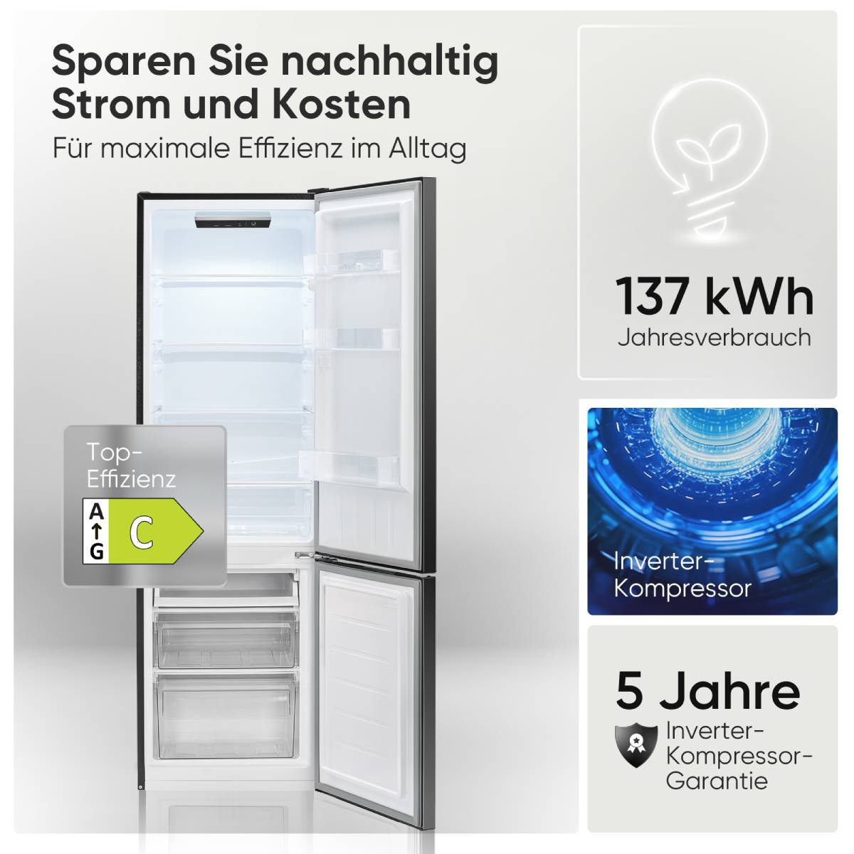 Ein offener Kühlschrank mit Energieeffizienz-Label C. Daneben Infos zu Verbrauch und Garantie.