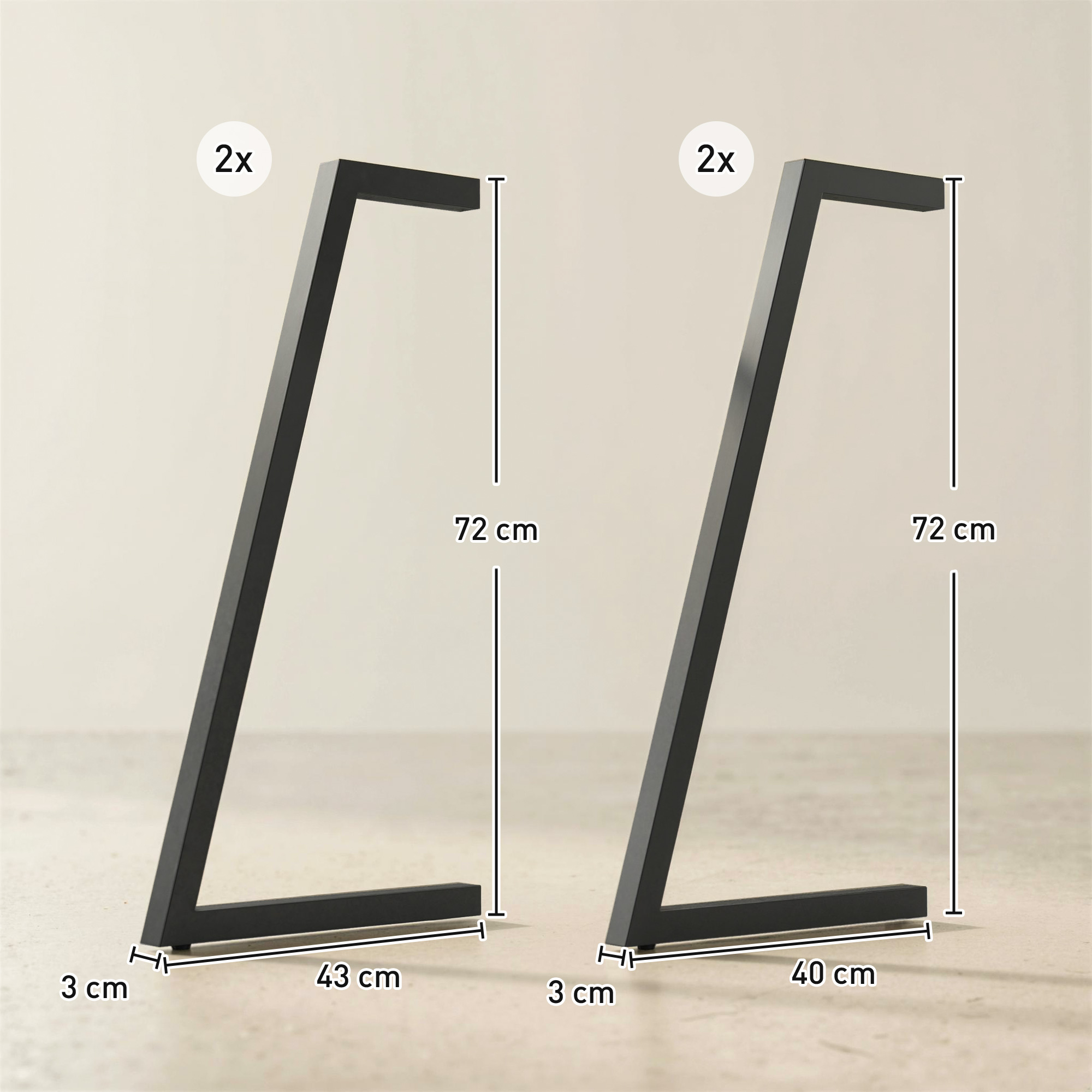 Dos marcos metálicos negros, 72cm de alto, 43cm y 40cm de ancho.