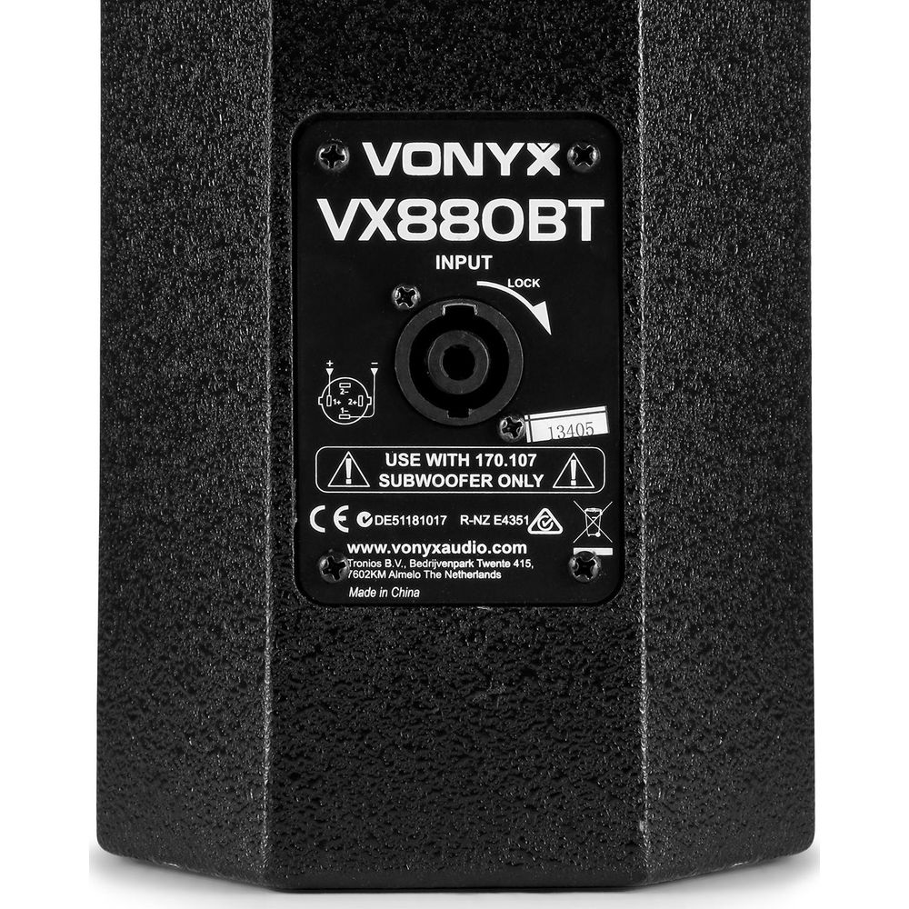 Parte trasera de altavoz Vonyx VX880BT con entradas y marca.