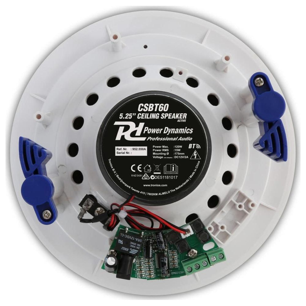 Un altavoz de techo blanco de 5,25 pulgadas de Power Dynamics con clips de montaje azules.