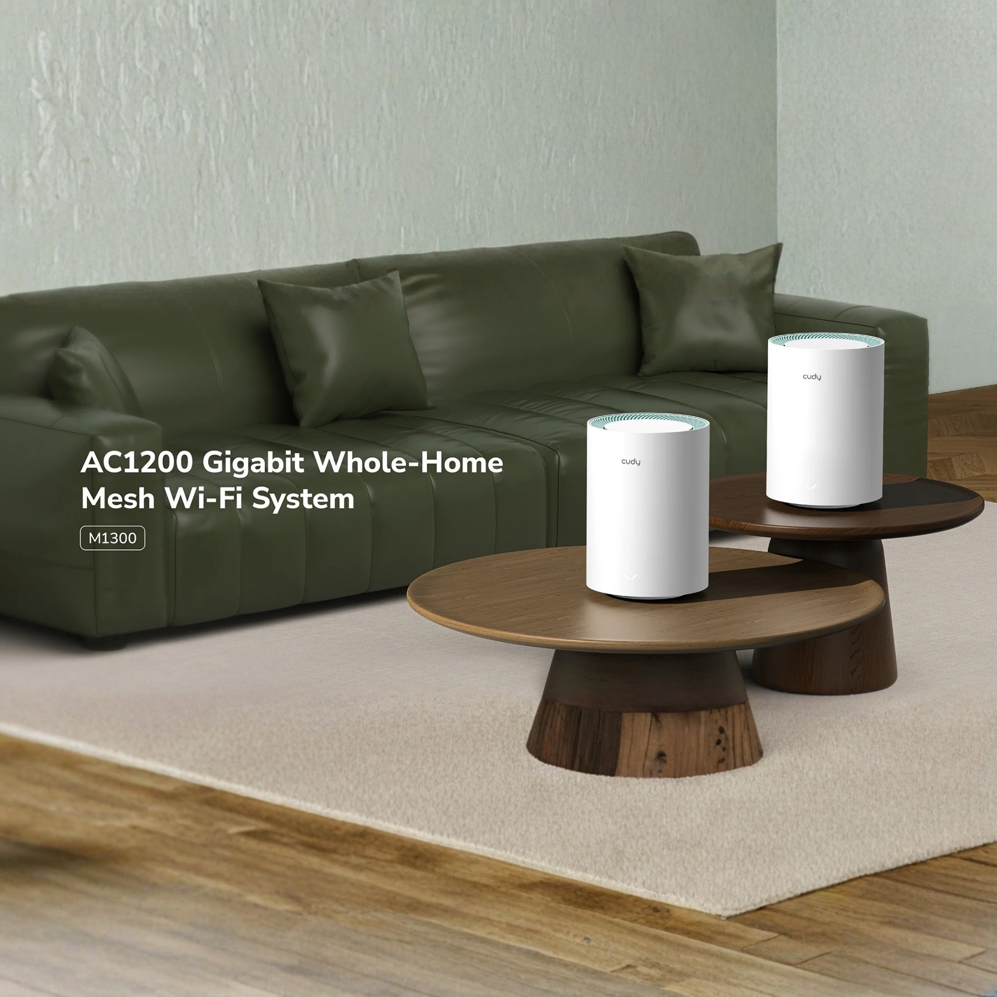 Twee witte mesh Wi-Fi units op salontafels, groene bank op achtergrond.