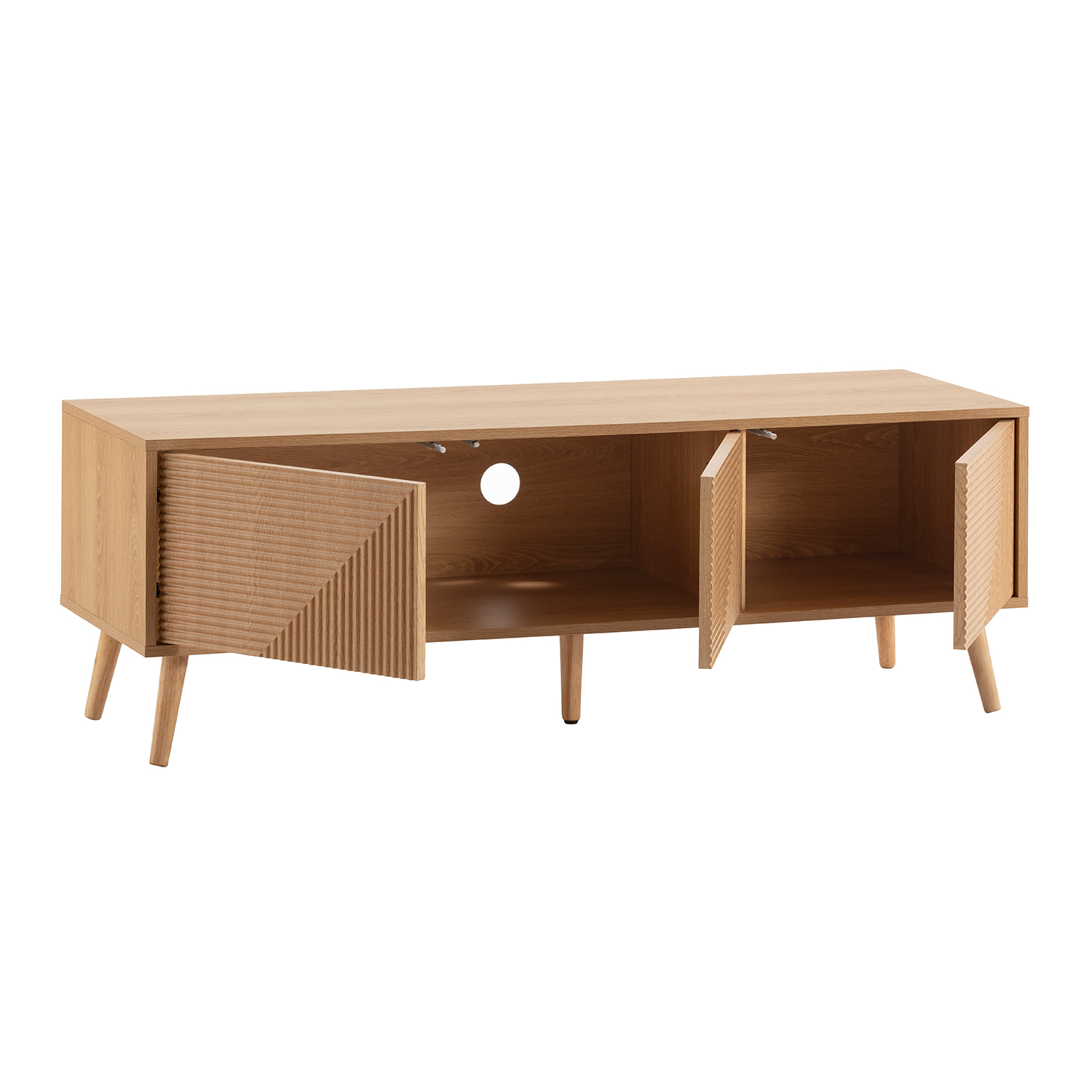 Un mueble de TV de madera con puertas acanaladas y cuatro patas. Puertas abiertas.