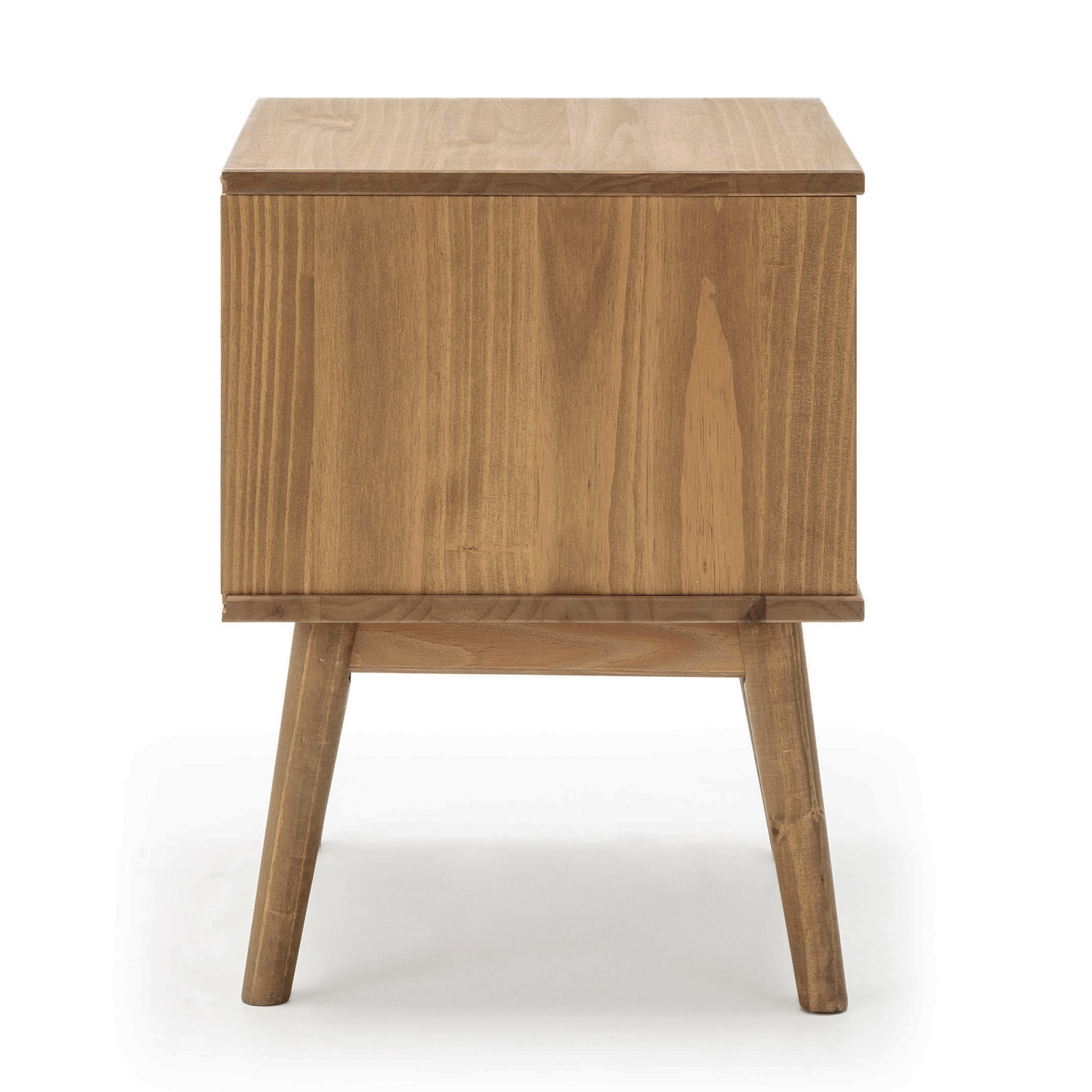 Una mesita de noche de madera con cuatro patas y un cajón sobre fondo blanco.