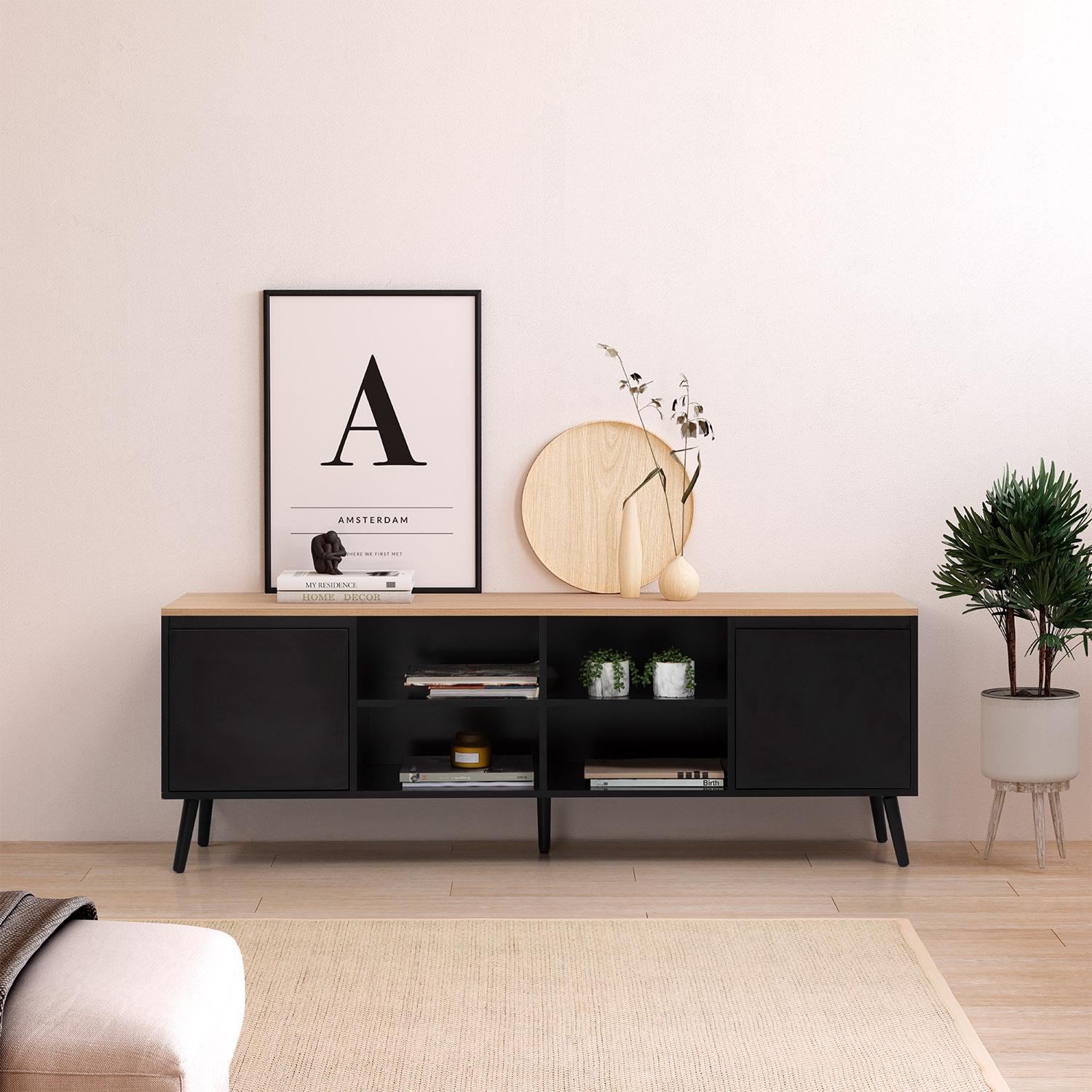 Un mueble de TV negro moderno con tapa de madera y un póster enmarcado.