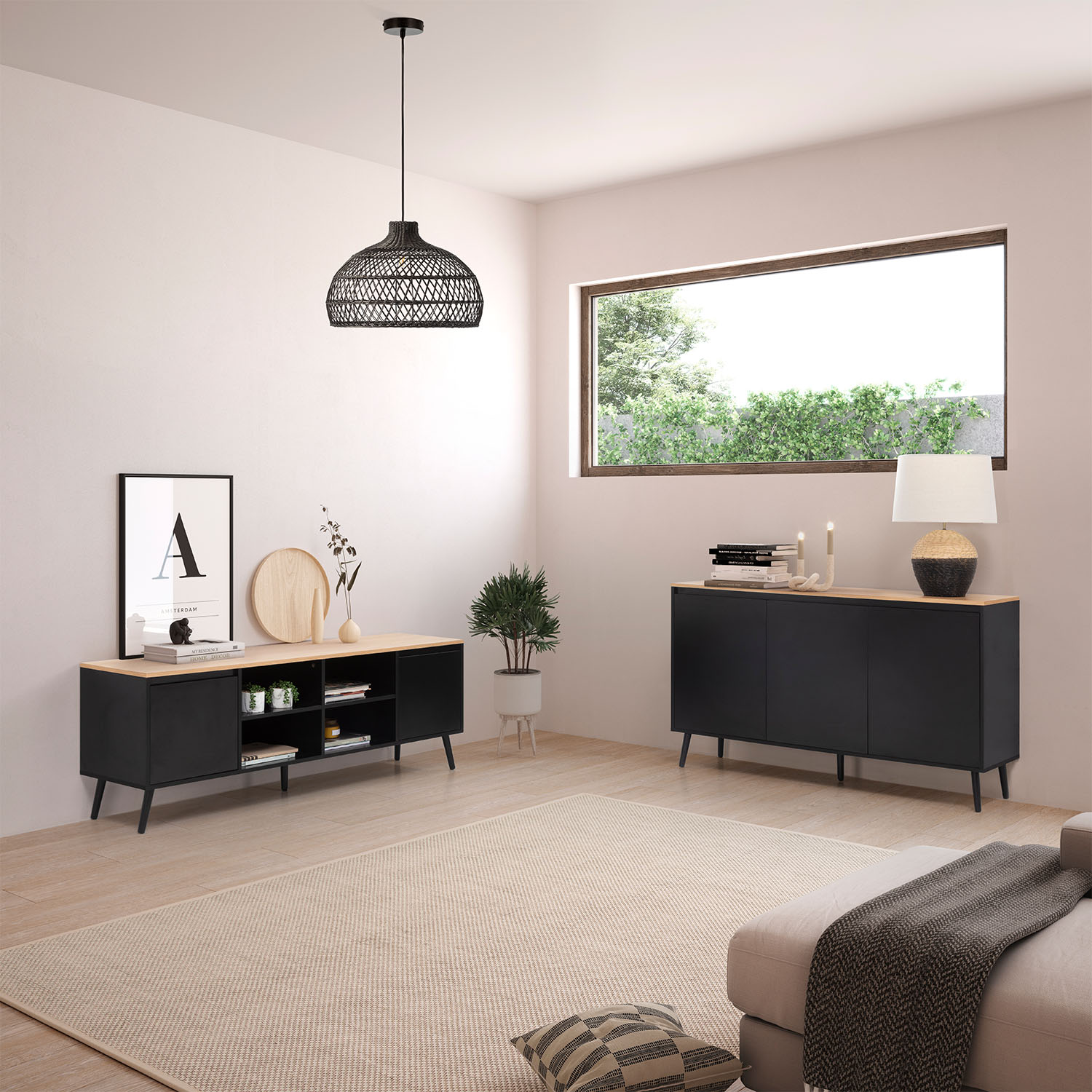Una sala de estar moderna con muebles negros, una alfombra y una ventana grande.