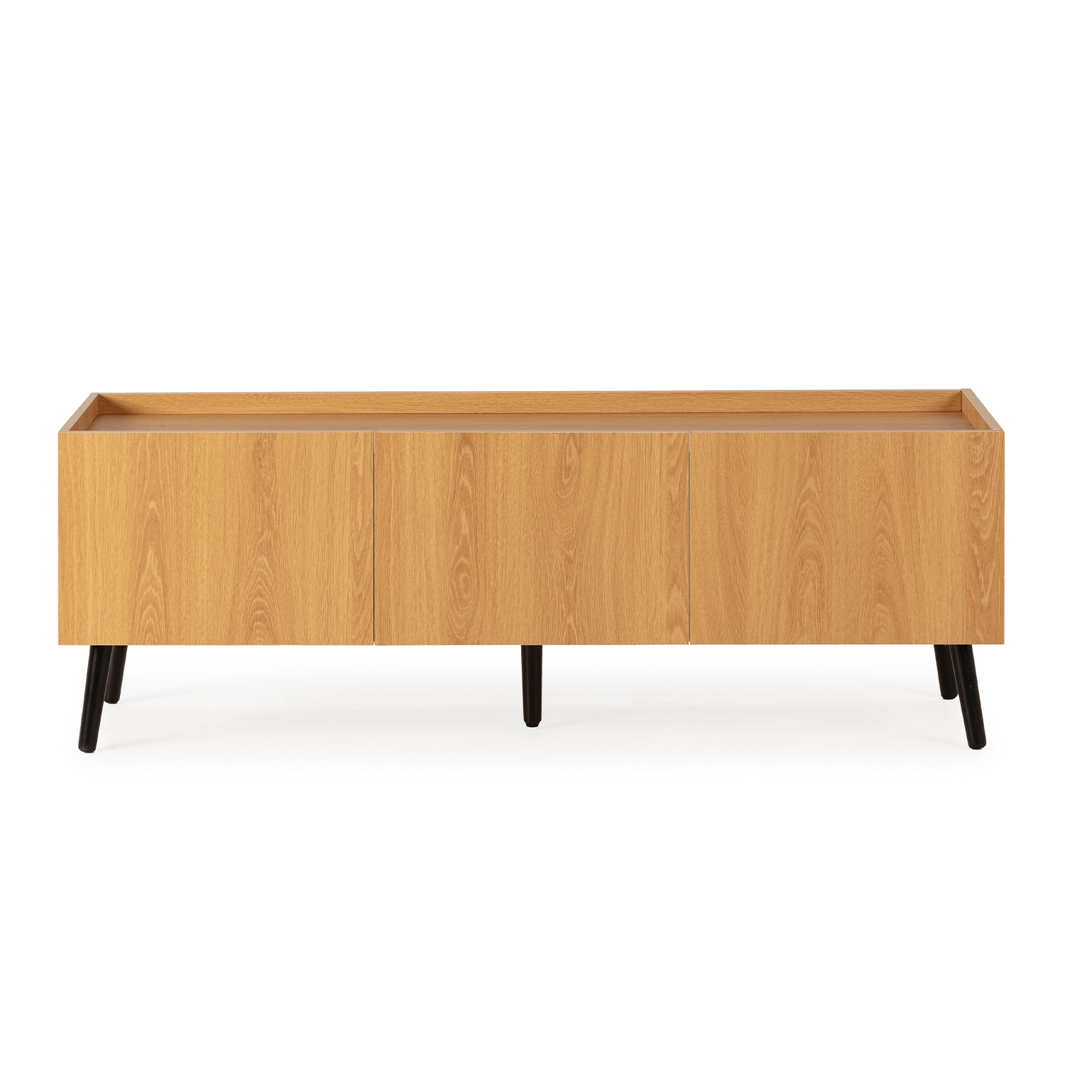Un mueble largo y bajo de madera con tres puertas, sobre cuatro patas negras.