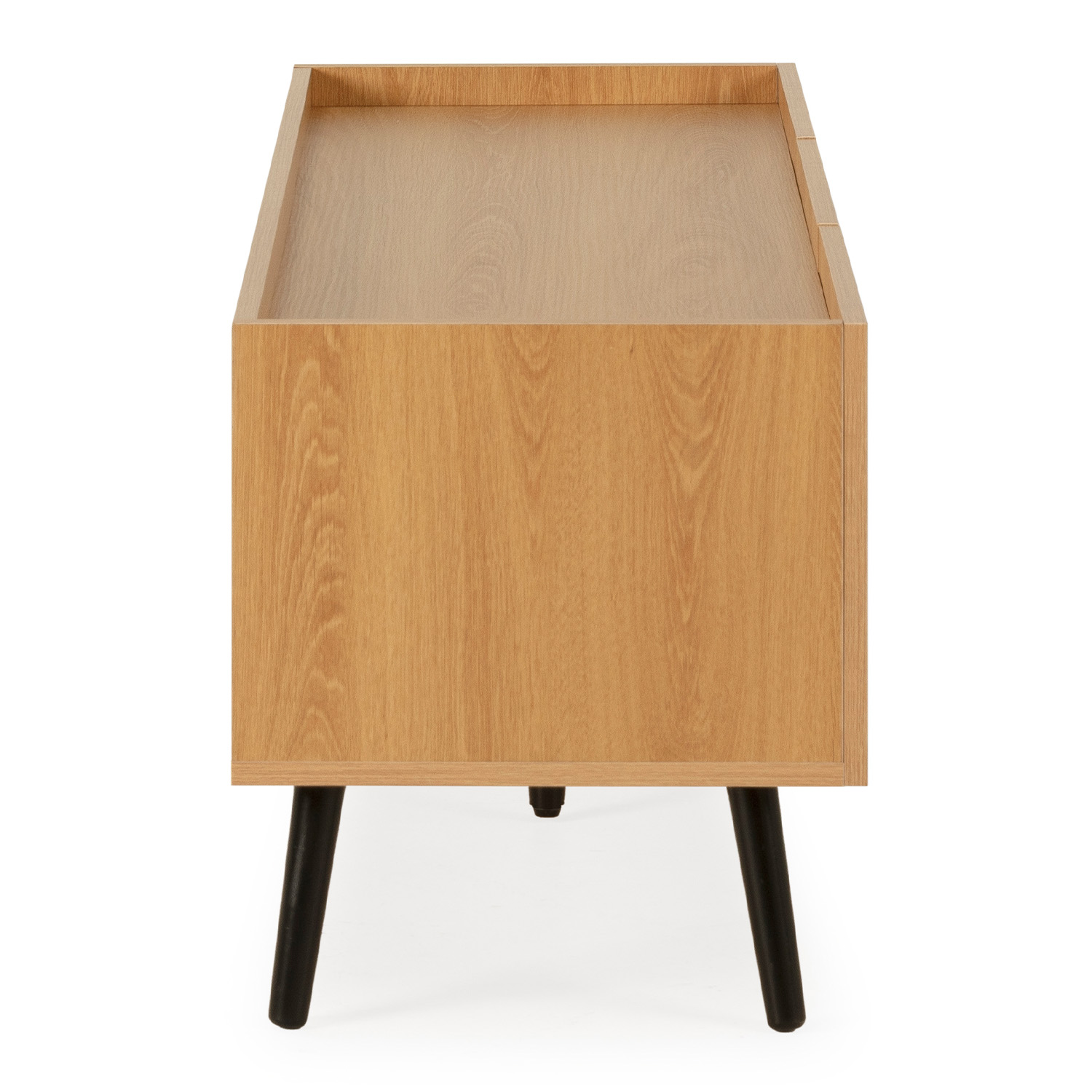 Un aparador de madera con cuatro patas negras, sobre fondo blanco.