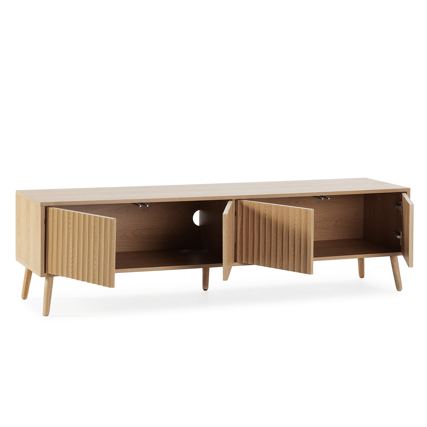 Un mueble de TV de madera con cuatro puertas abiertas y frentes acanalados.