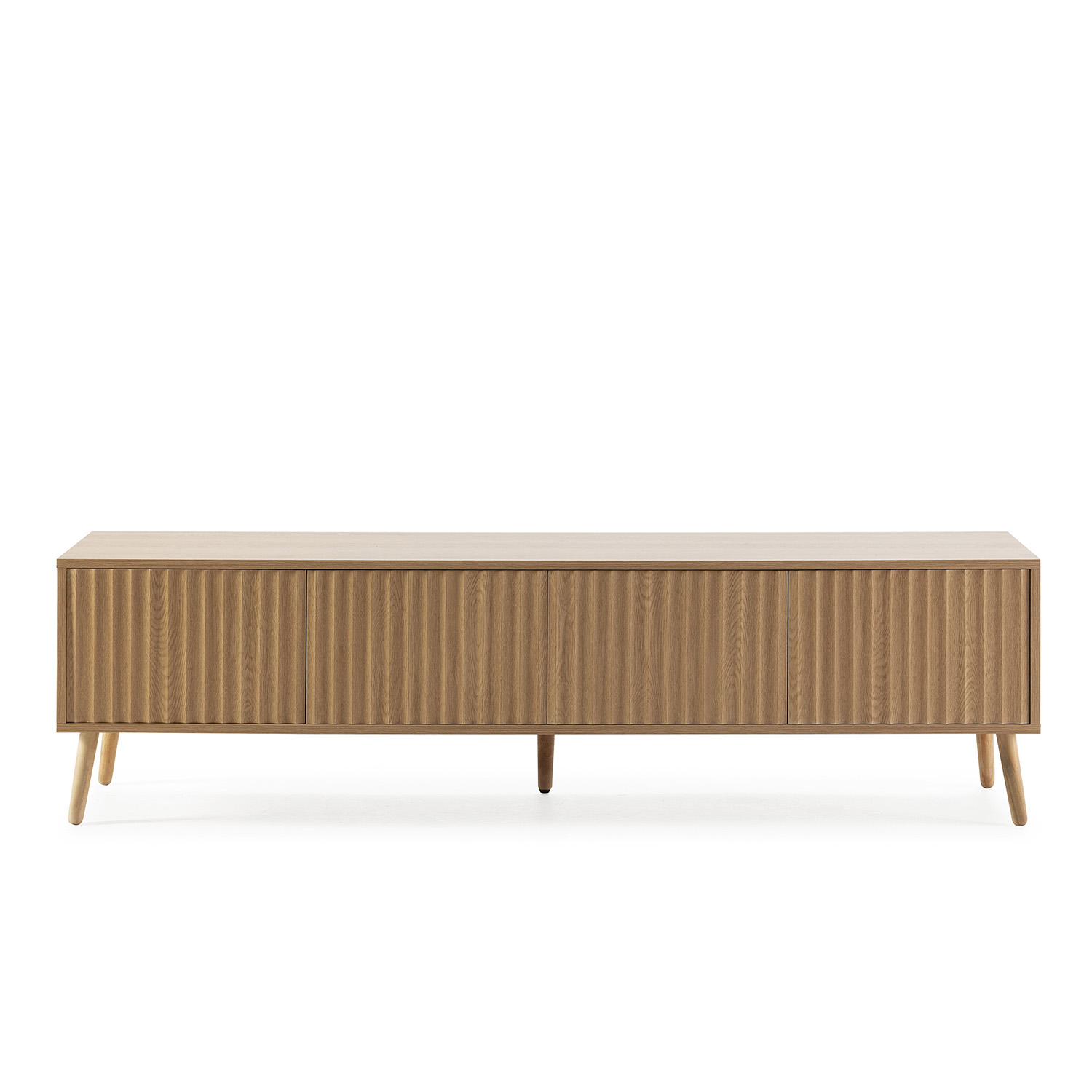 Un aparador de madera sencillo con cuatro puertas acanaladas verticalmente y cuatro patas anguladas.