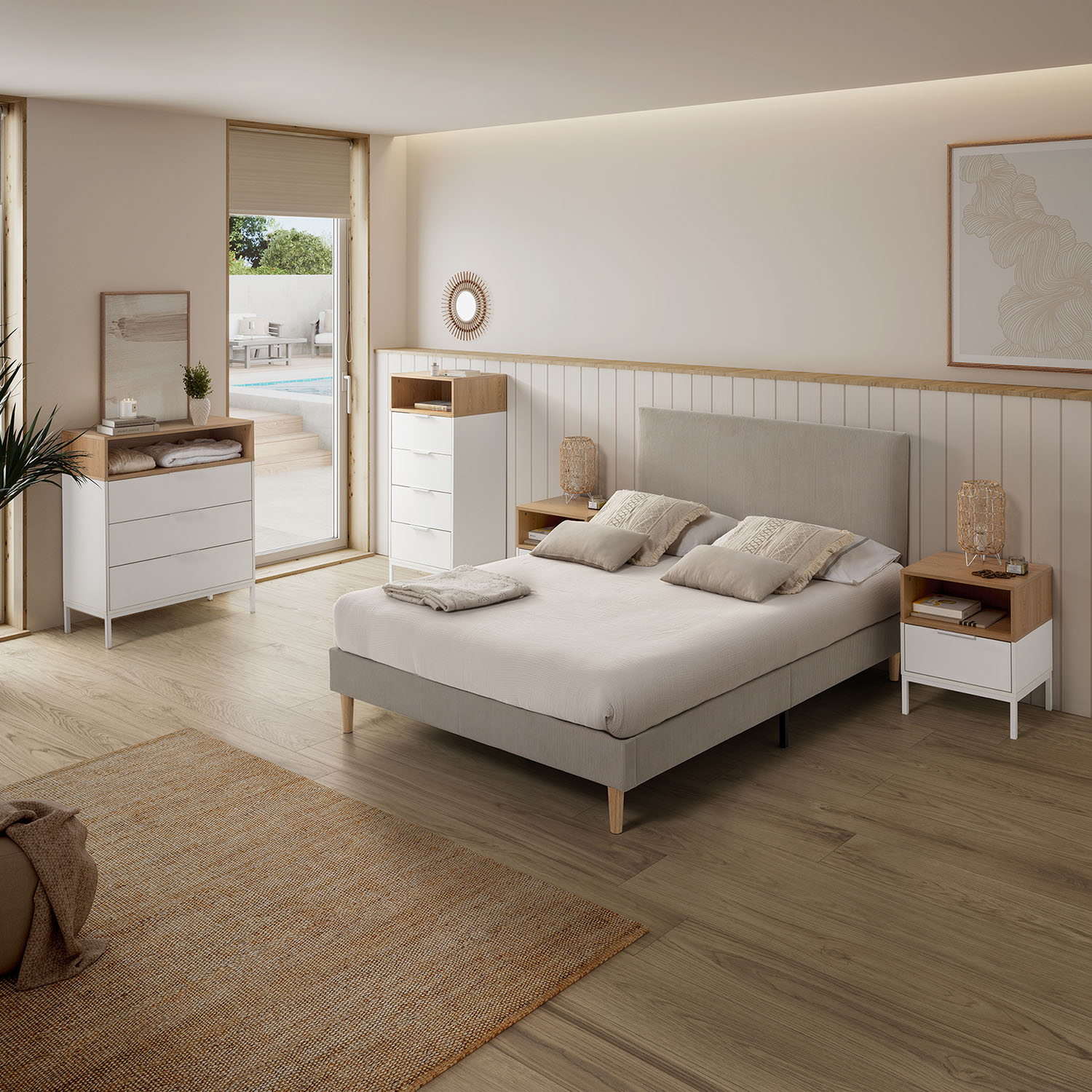 Un dormitorio con cama, mesitas de noche, cómoda y vista a una zona de piscina.