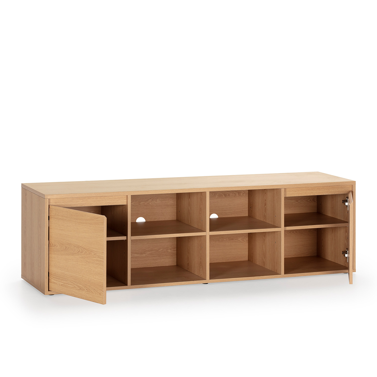 Un mueble de TV de madera marrón claro con varios estantes abiertos y una puerta abierta.