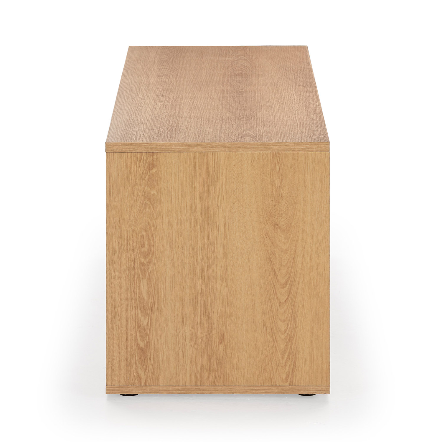 Una mesita de noche rectangular de madera con veta de madera visible, sobre fondo blanco.