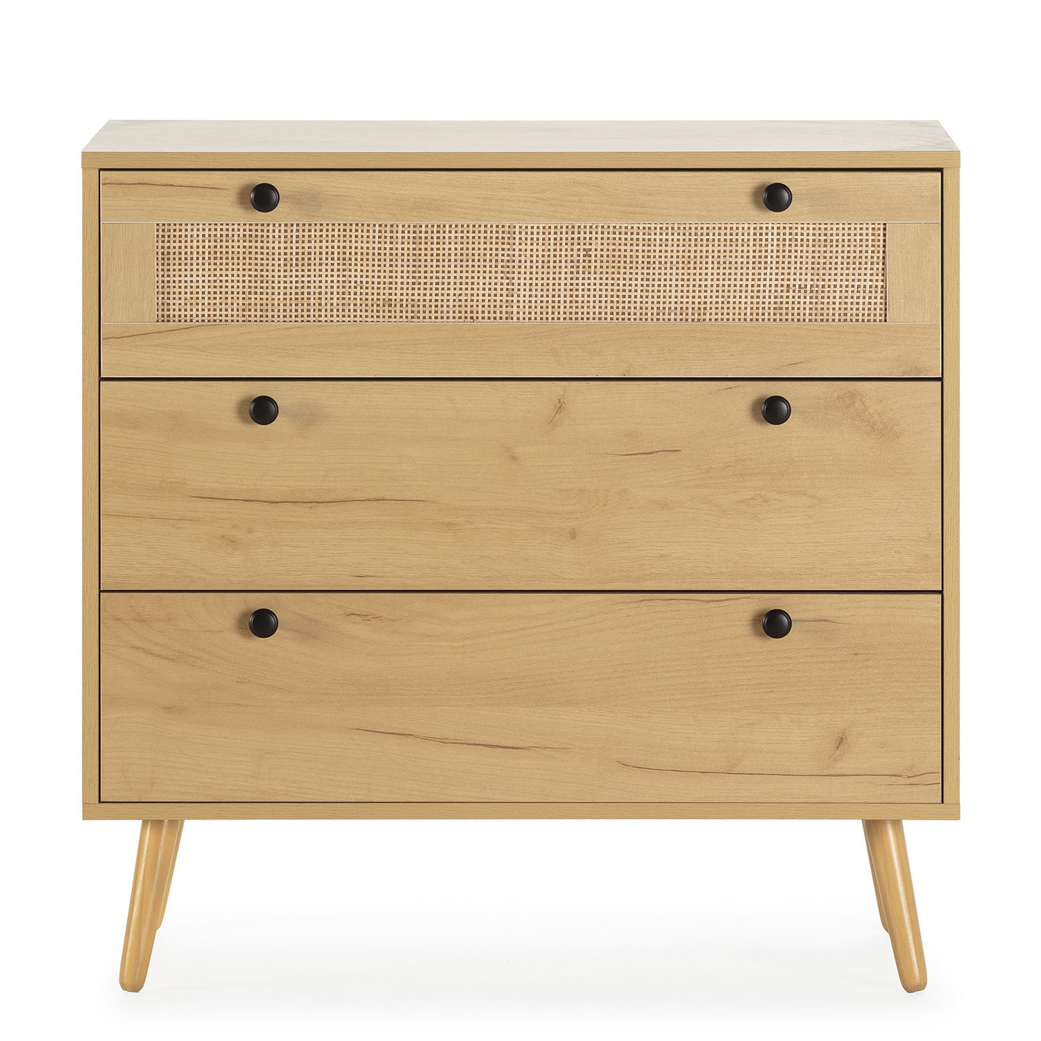 Cómoda de madera con tres cajones y detalle de ratán sobre fondo blanco.