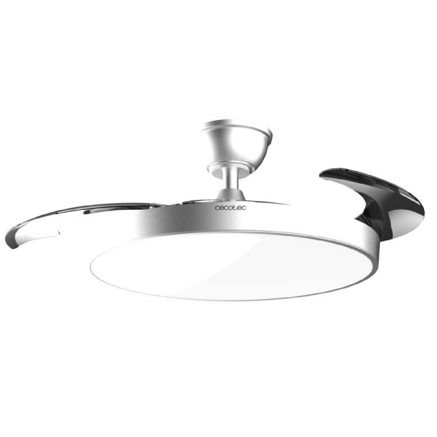 Un ventilatore da soffitto moderno con luce in argento e cromo.