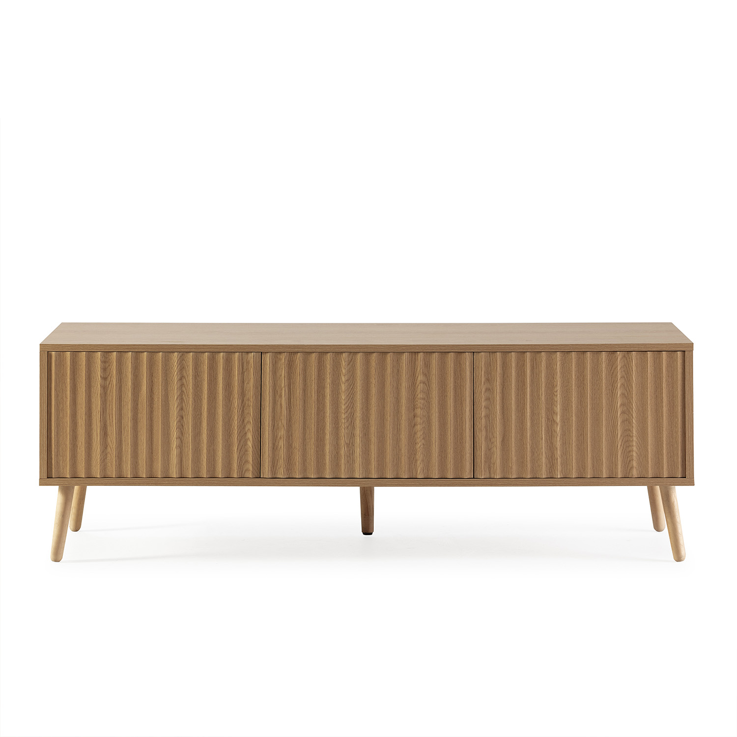 Aparador de madera marrón con tres puertas y cuatro patas.