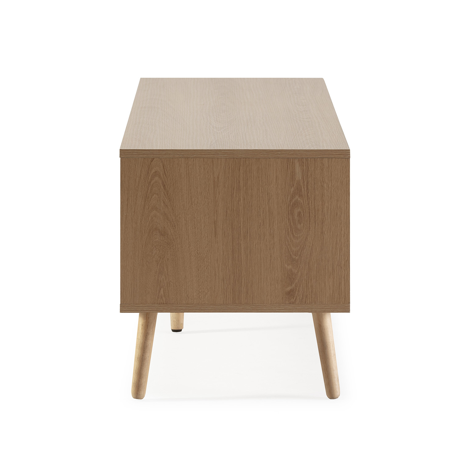 Un armario de madera con cuatro patas sobre fondo blanco.