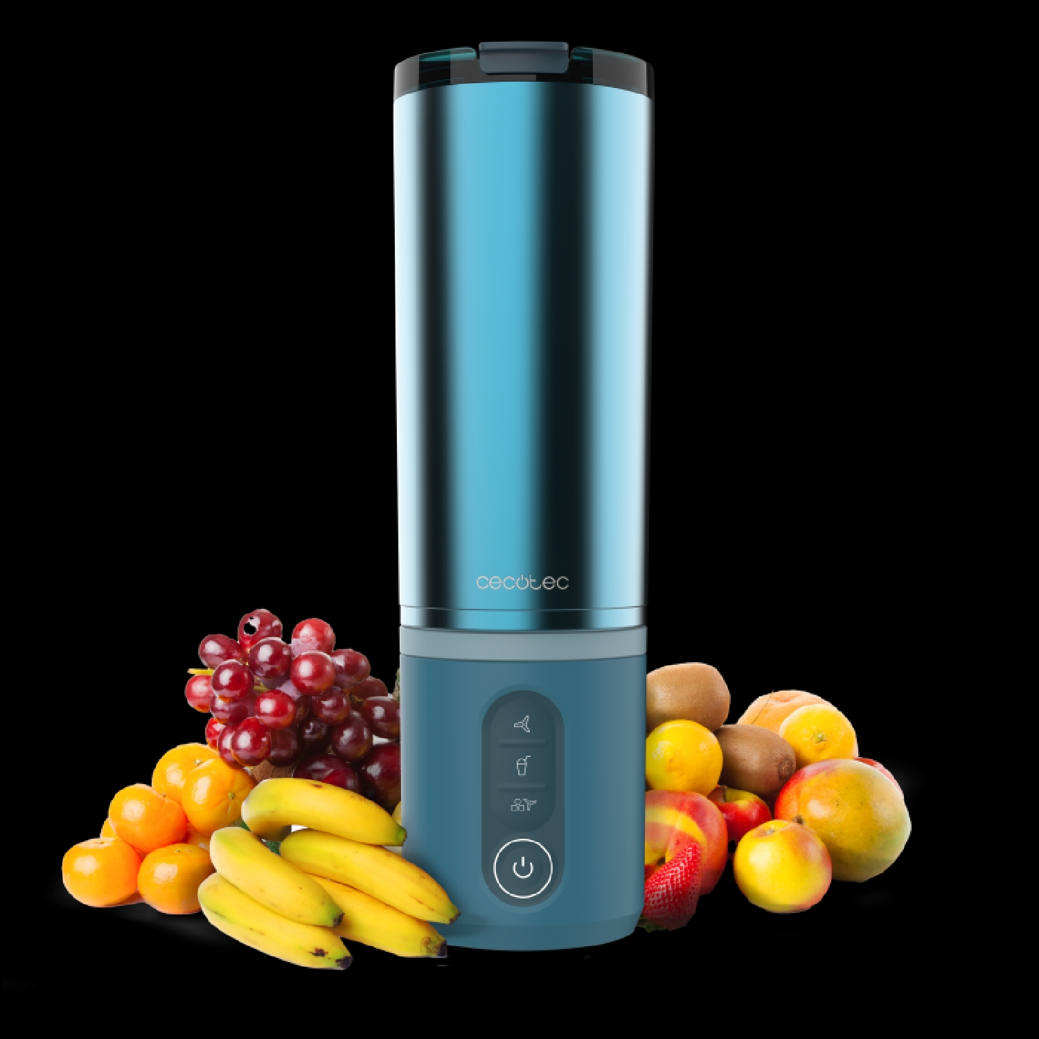 Una licuadora azul rodeada de frutas como uvas, naranjas, plátanos, kiwis y manzanas.