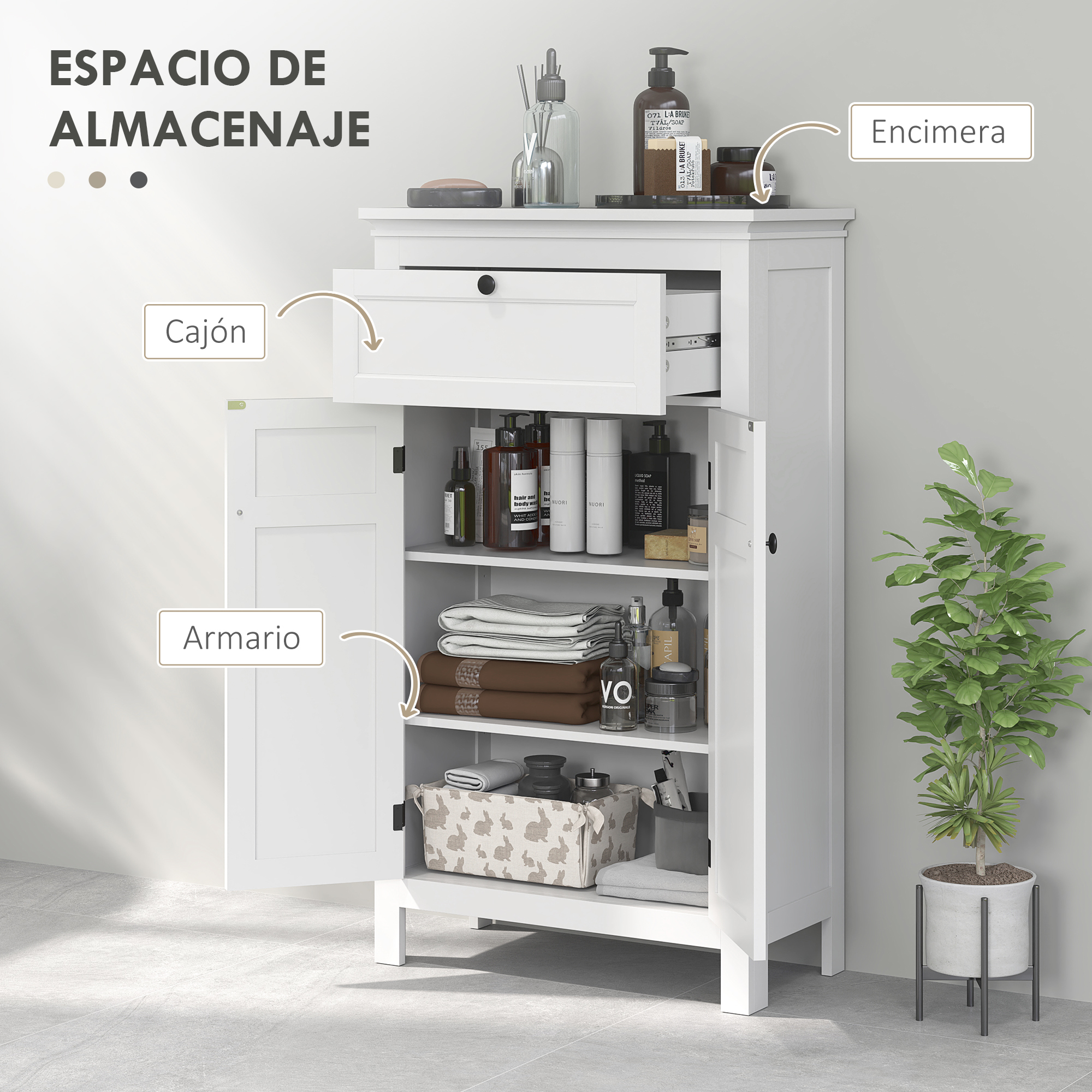 Un armario blanco con puerta abierta, cajón y estantes llenos de artículos de tocador y toallas.