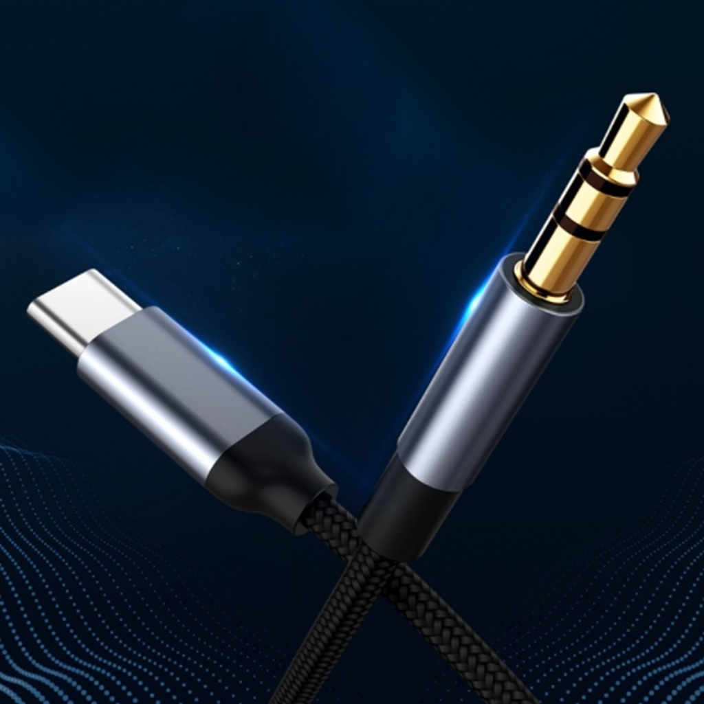 Złącze USB-C i złącze jack 3,5 mm na czarnym kablu.
