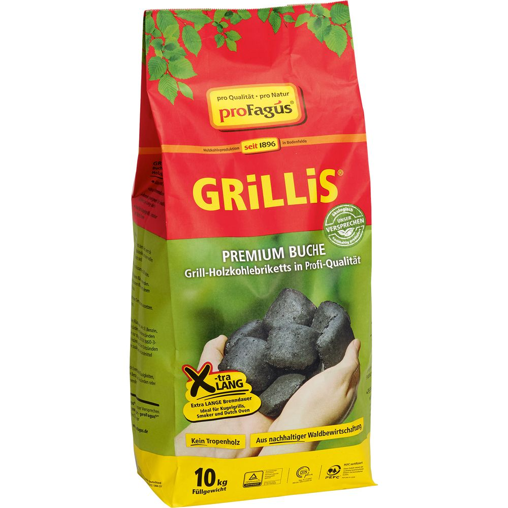 Eine rote und grüne Packung Grillkohle mit der Aufschrift "Grillis" und einem Bild von Kohlen.