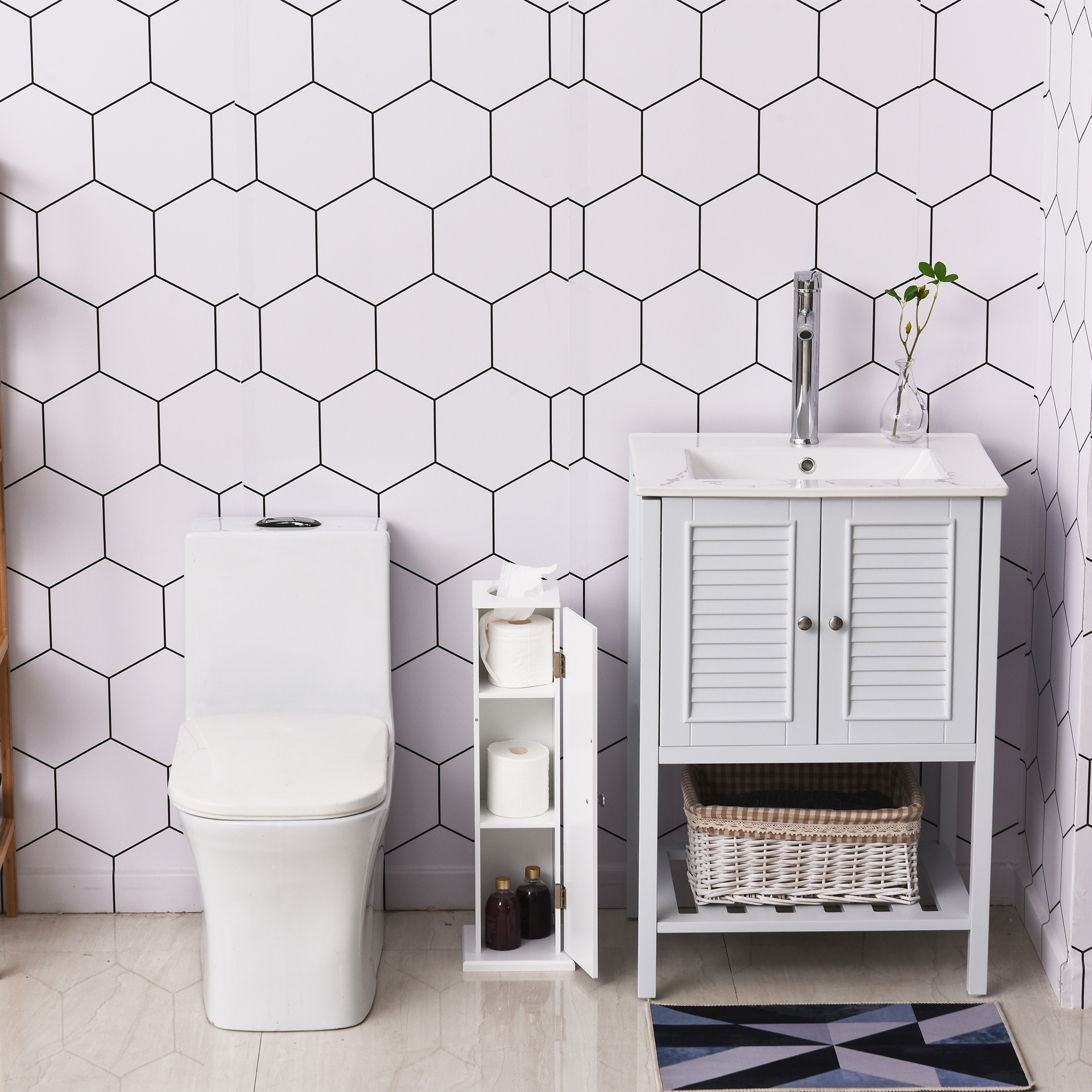 Un baño con inodoro, mueble de lavabo, estante estrecho y azulejos hexagonales.
