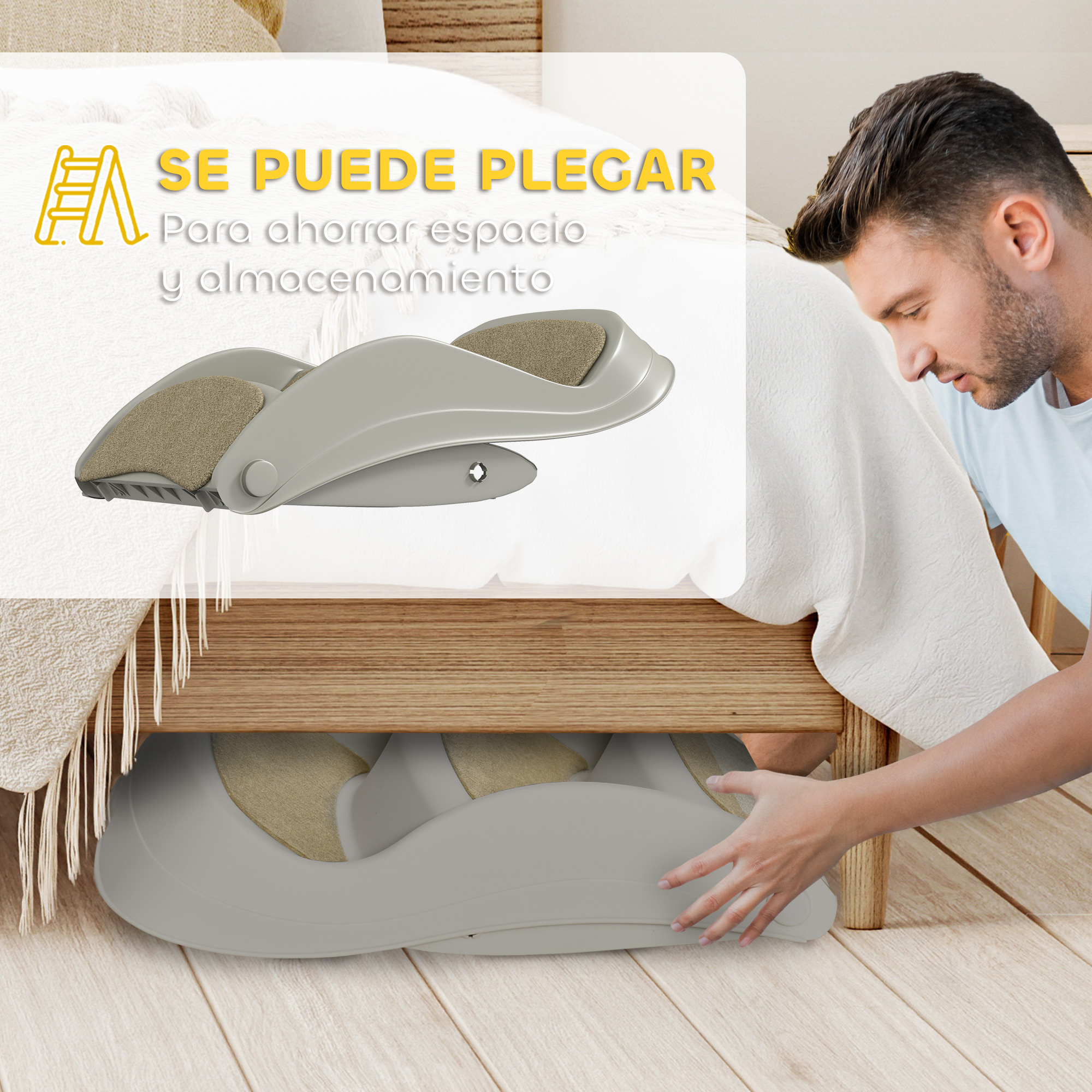Un hombre desliza un reposapiés plegable gris debajo de una cama para ahorrar espacio.