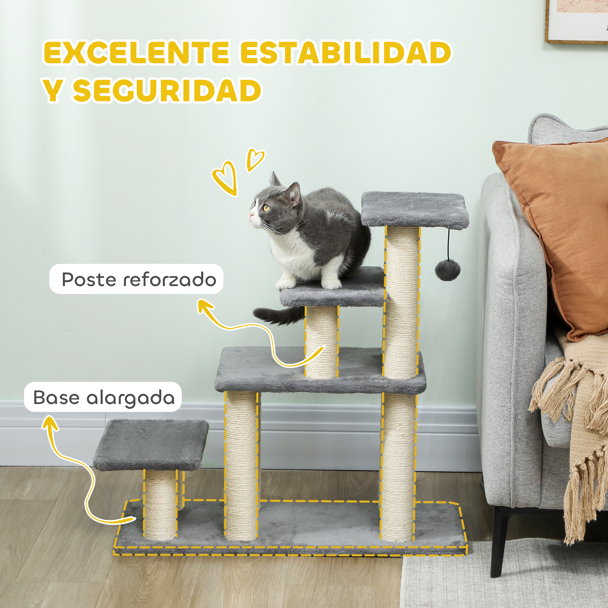 Árbol rascador gris de varios niveles con un gato y un sofá cerca.