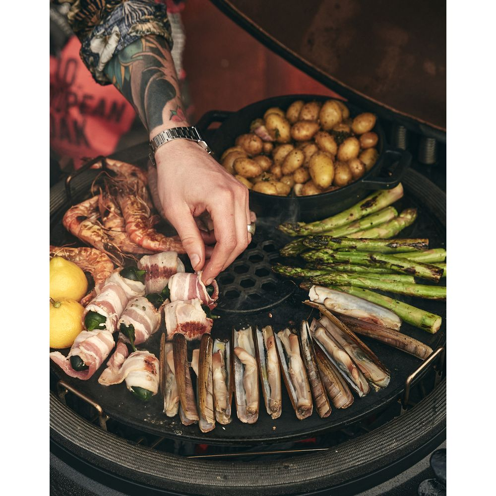 Gamberi grigliati, asparagi, patate, fasolari e jalapeños avvolti in pancetta.