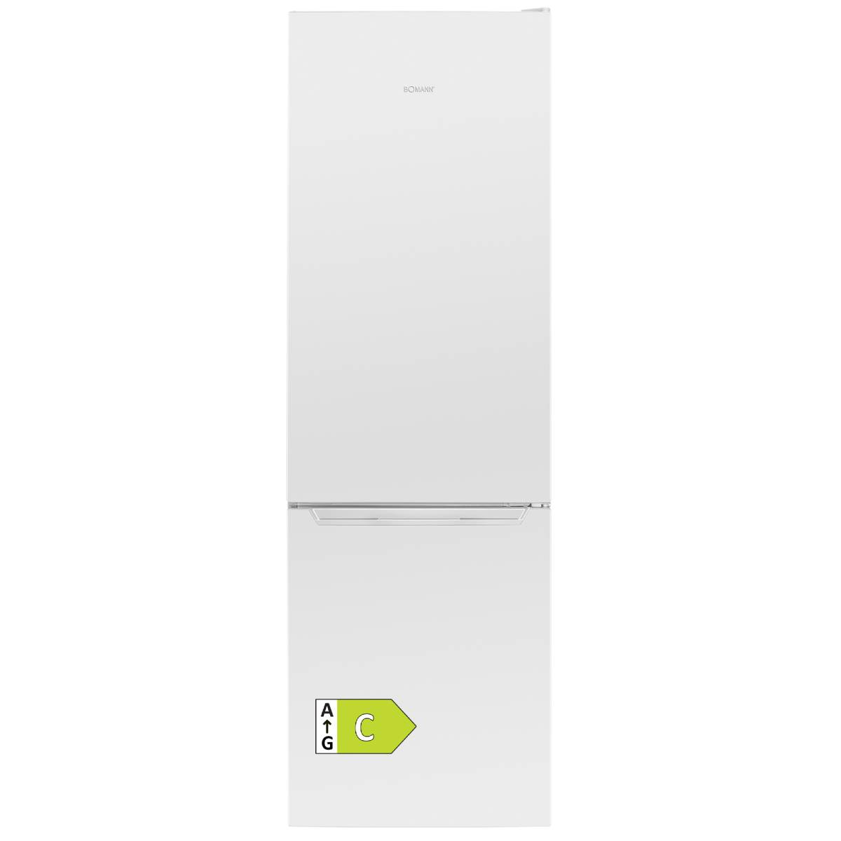 Ein weißer Kühlschrank mit der Energieeffizienzklasse C und dem Bomann-Logo.
