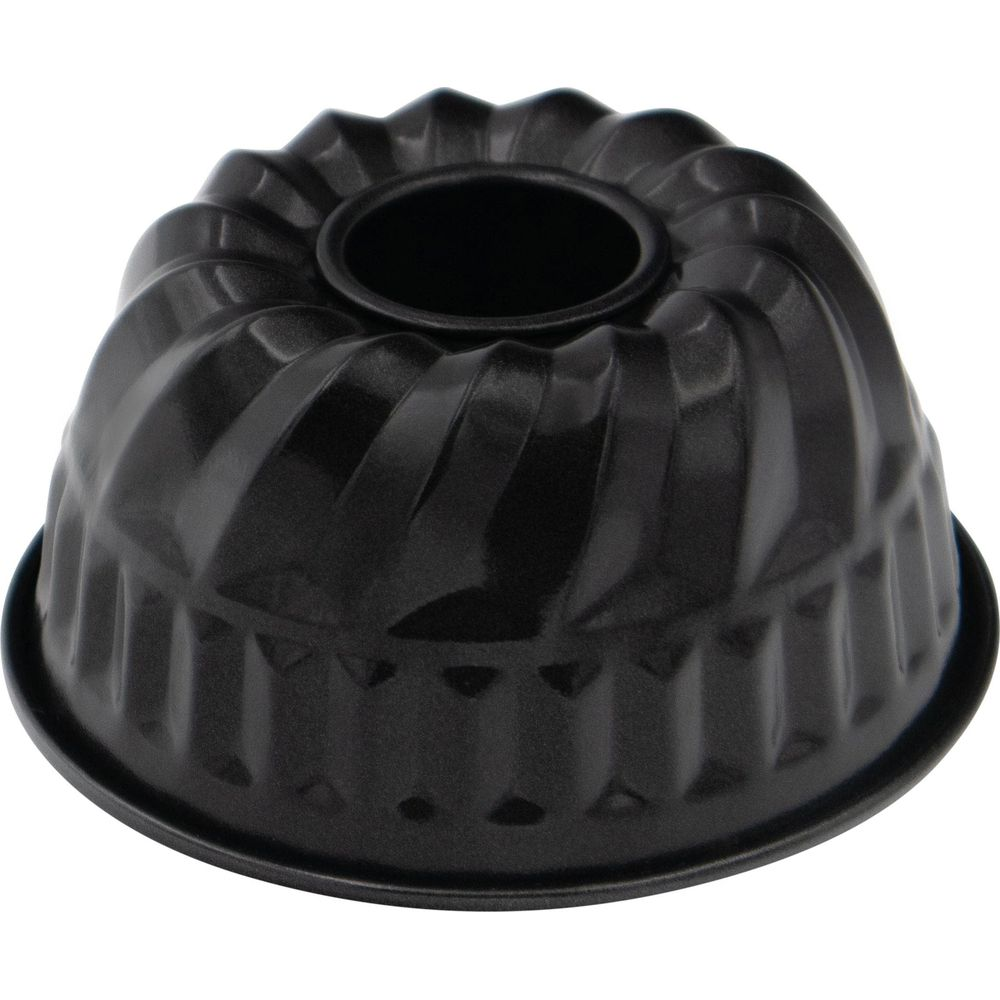 Eine schwarze Gugelhupfform mit zentralem Loch ist auf weißem Hintergrund abgebildet.
