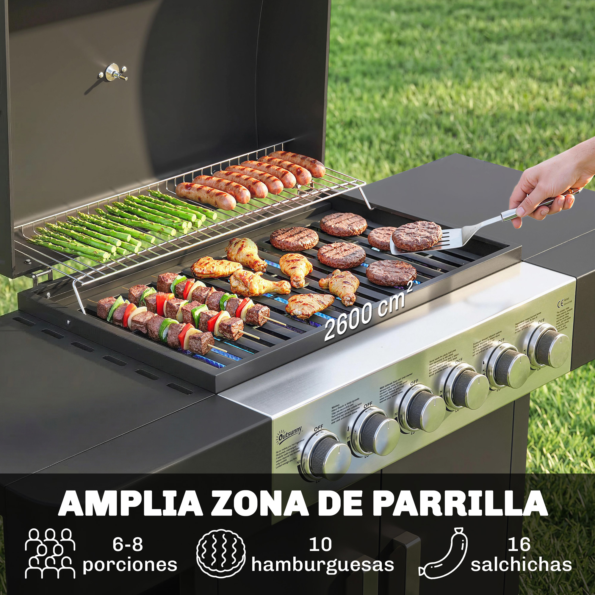 Una parrilla con salchichas, brochetas, pollo y hamburguesas en la rejilla sobre llamas azules.