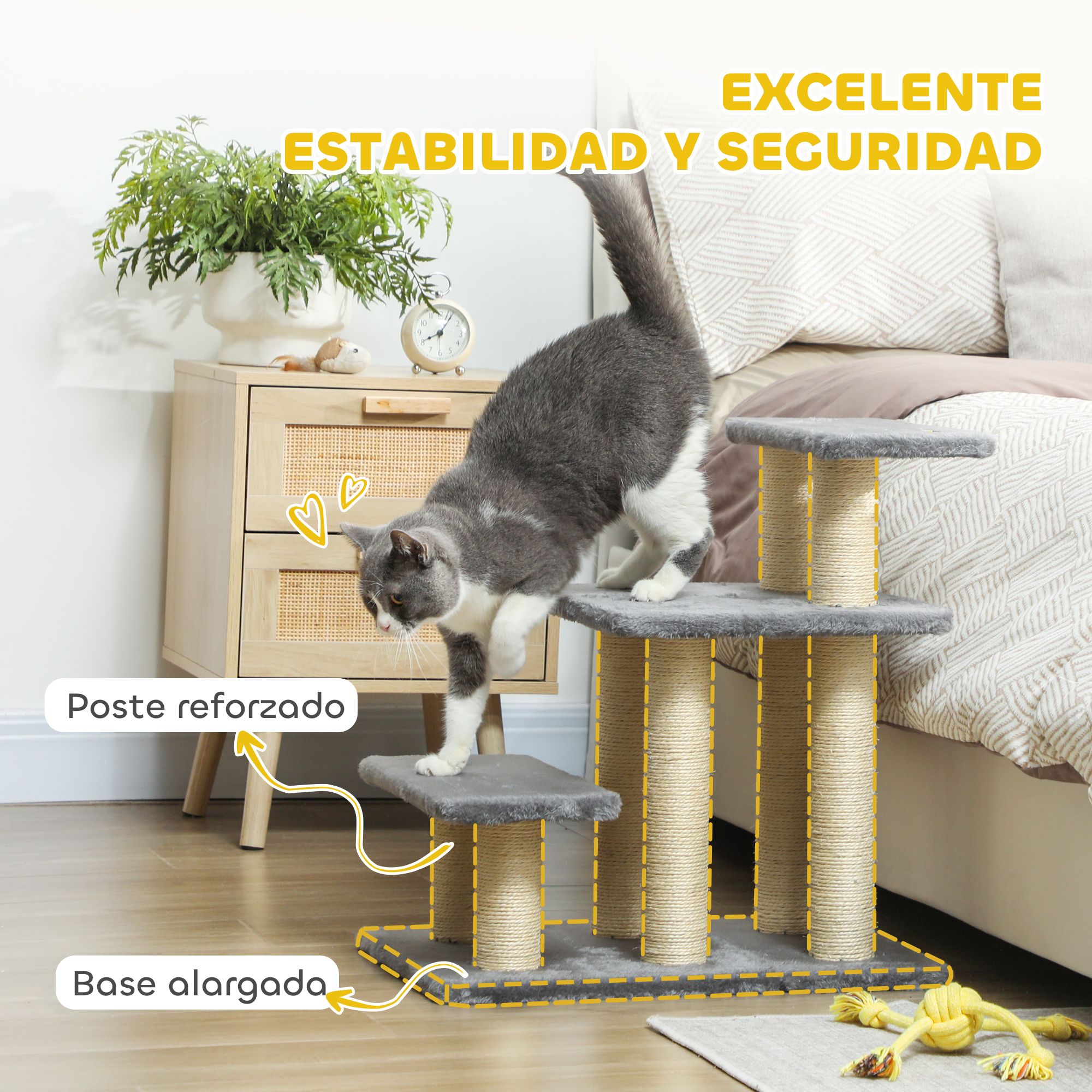 Un gato trepa un árbol rascador de varios niveles en un dormitorio.
