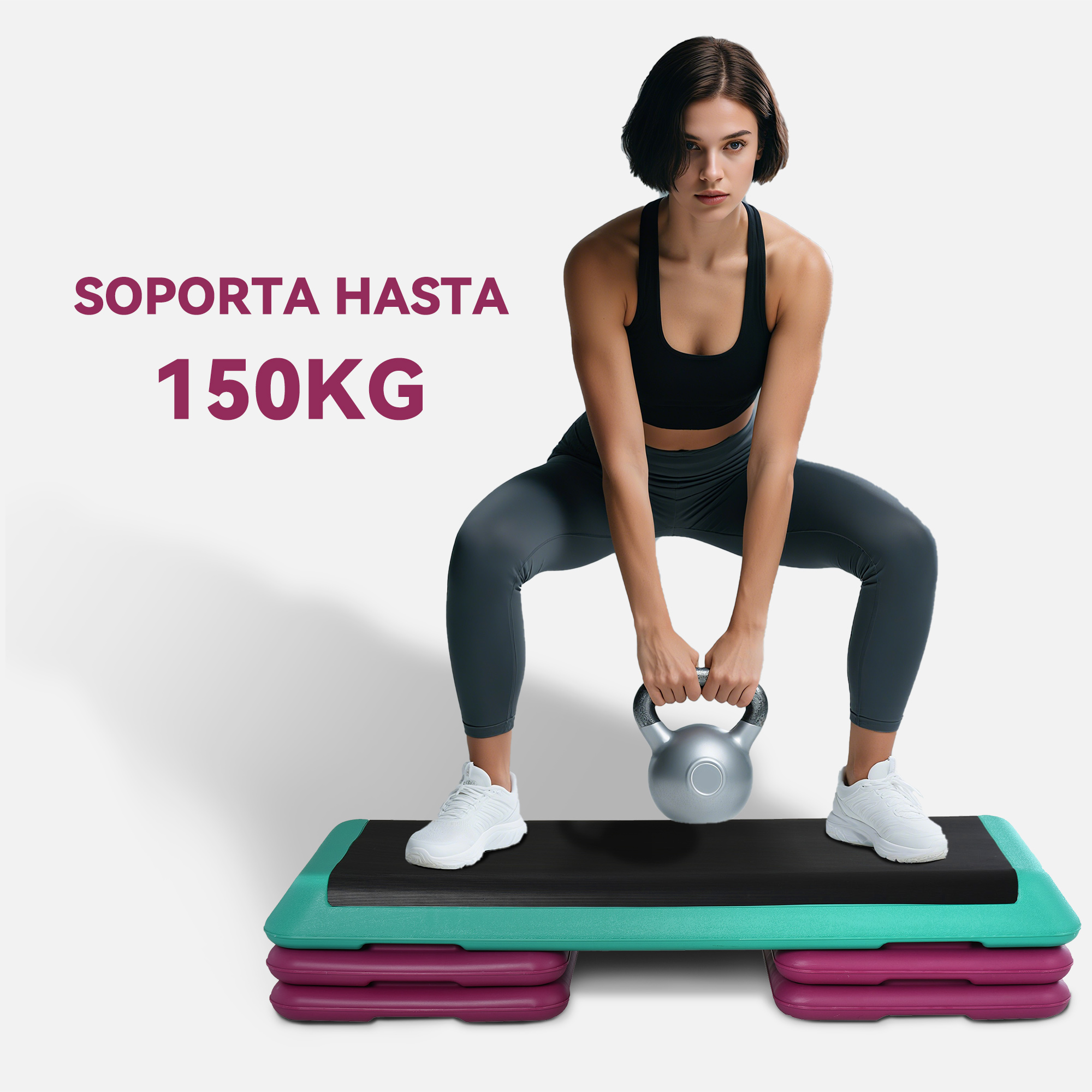 Mujer haciendo sentadillas con pesa rusa sobre plataformas.