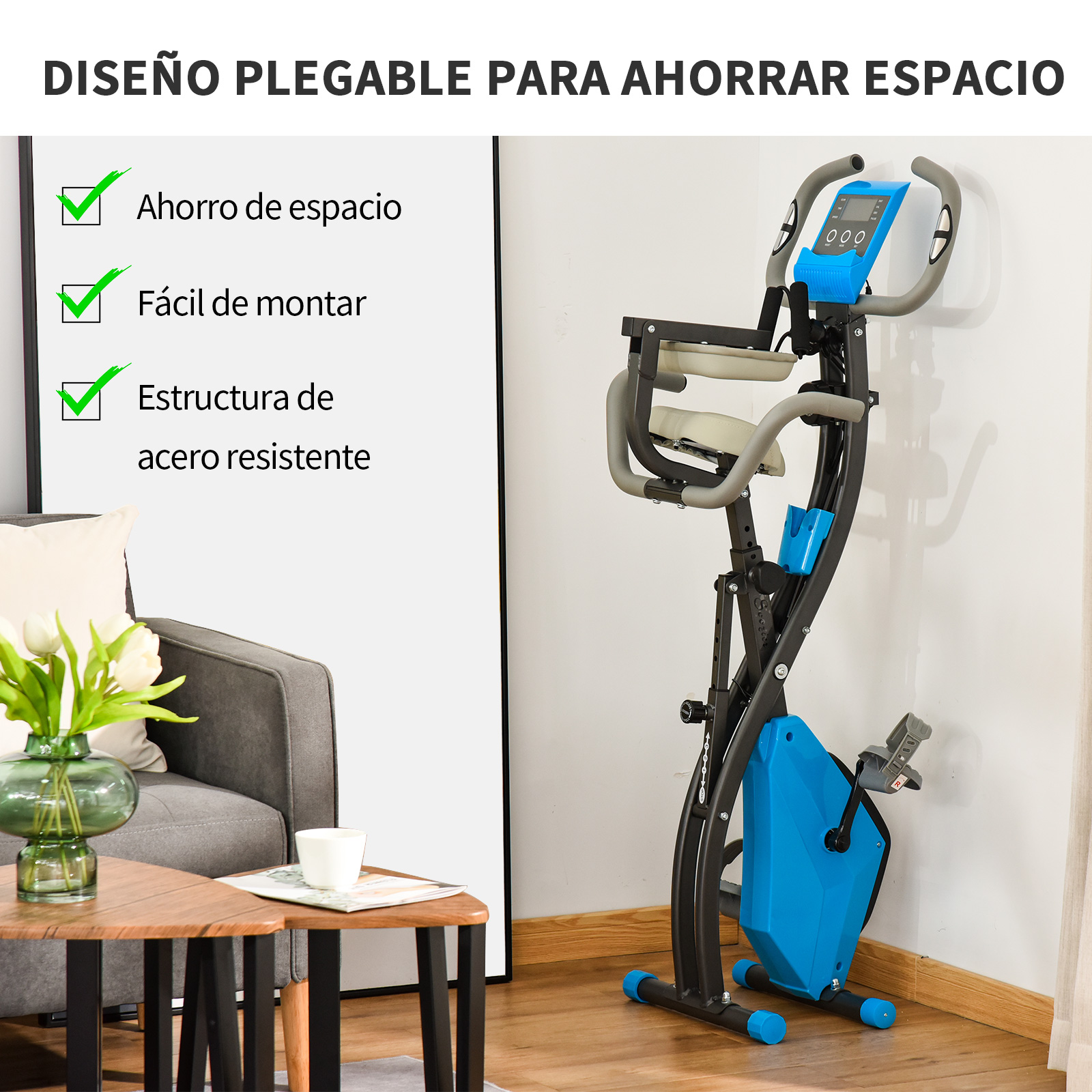 Una bicicleta estática plegable azul y gris junto a un sofá con flores.