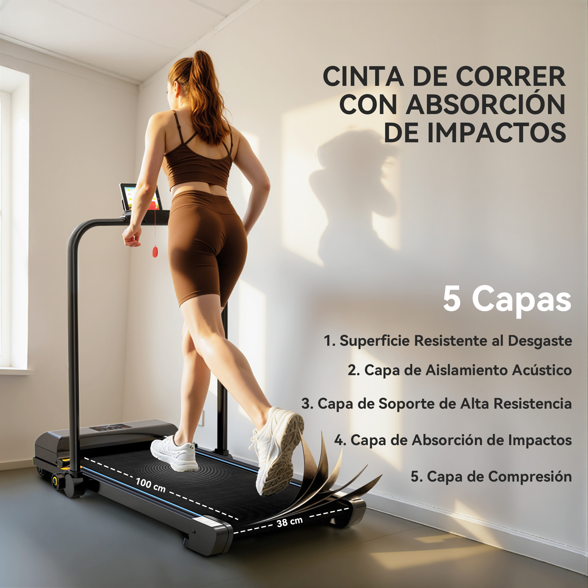 Mujer en cinta de correr, mostrando 5 capas de absorción.