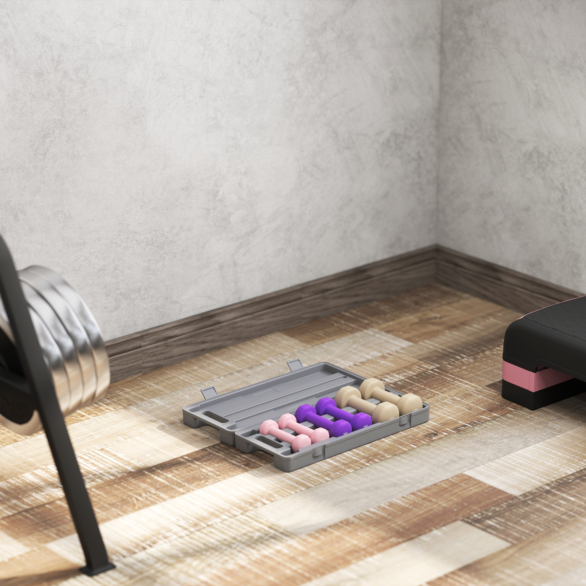 Set de mancuernas en caja gris, pesas, escalón, suelo de madera.