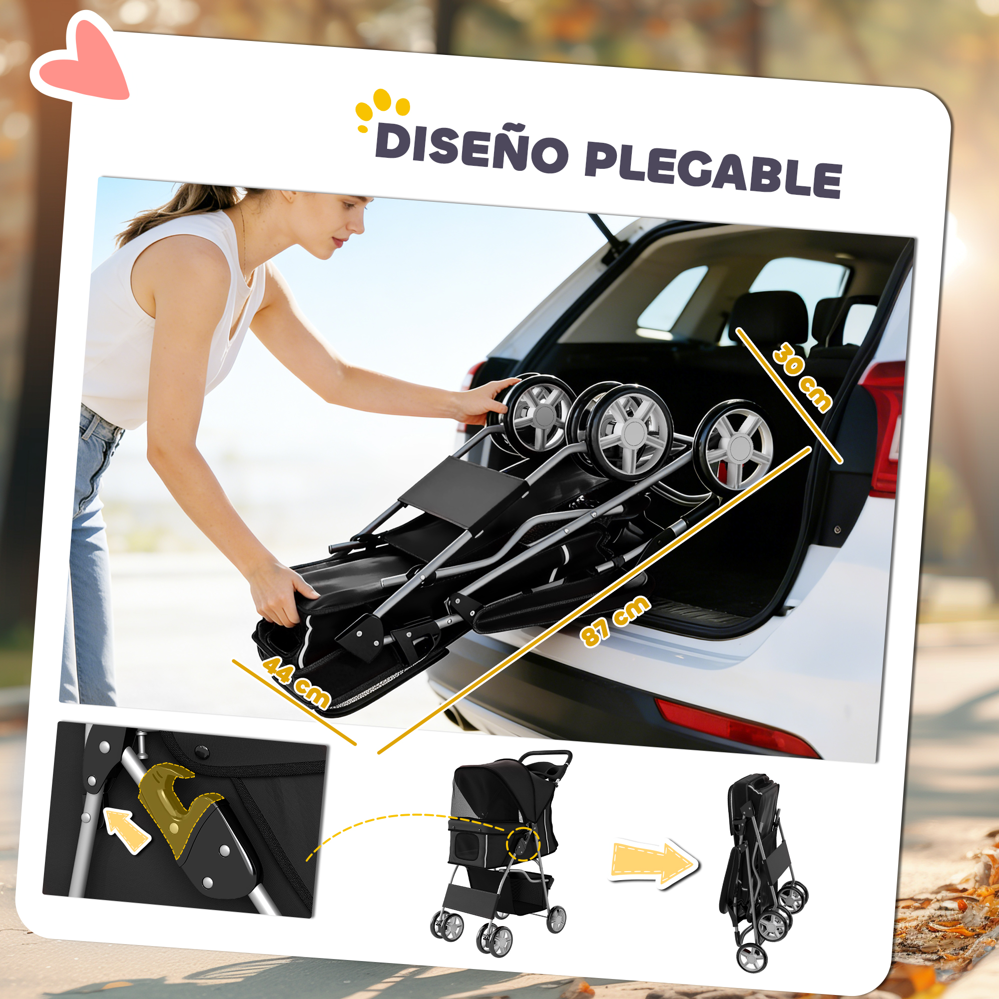 Una mujer guarda un cochecito negro en el maletero de un coche. Se muestran las dimensiones.