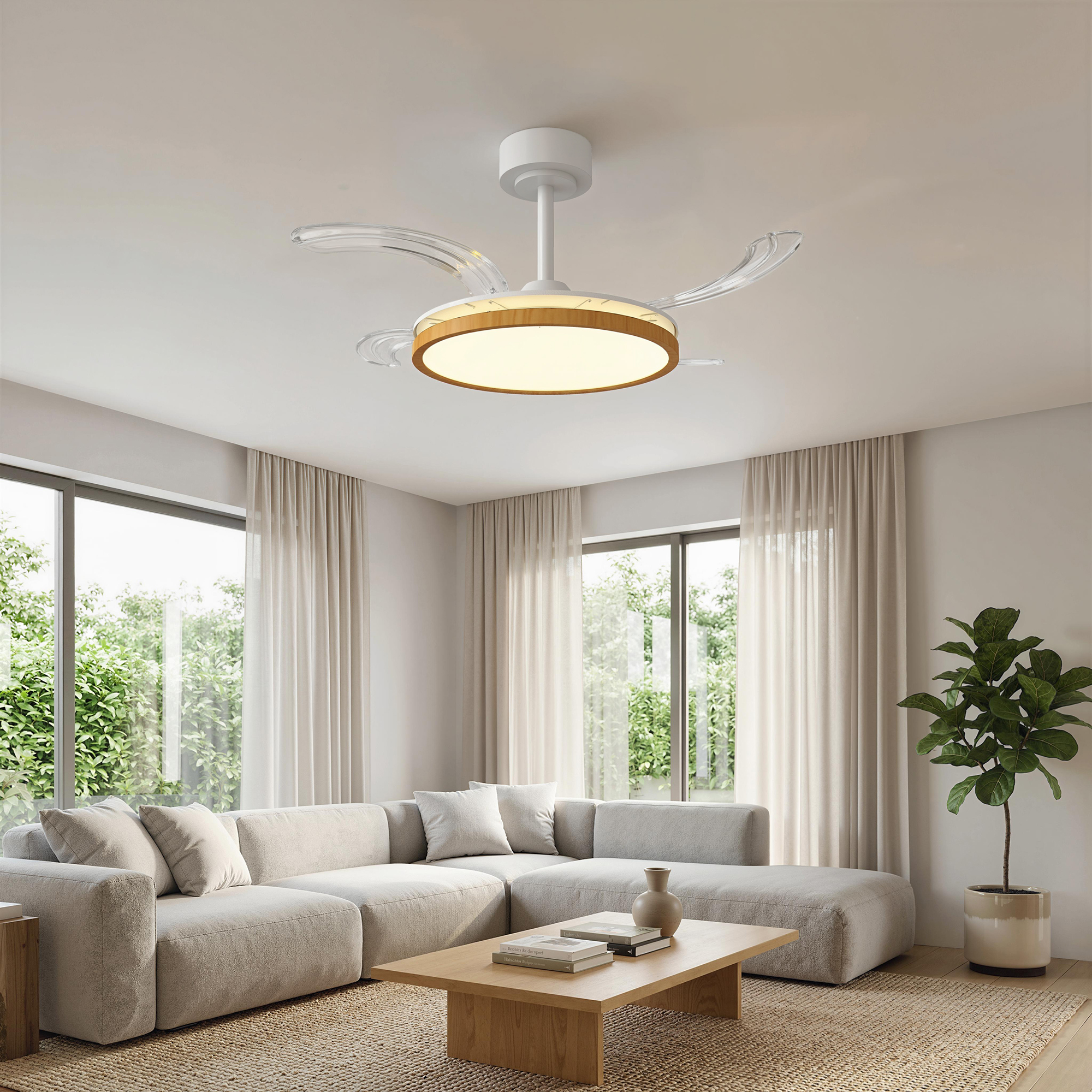 Sala de estar con sofá, mesa de centro, ventilador de techo y ventanas grandes.