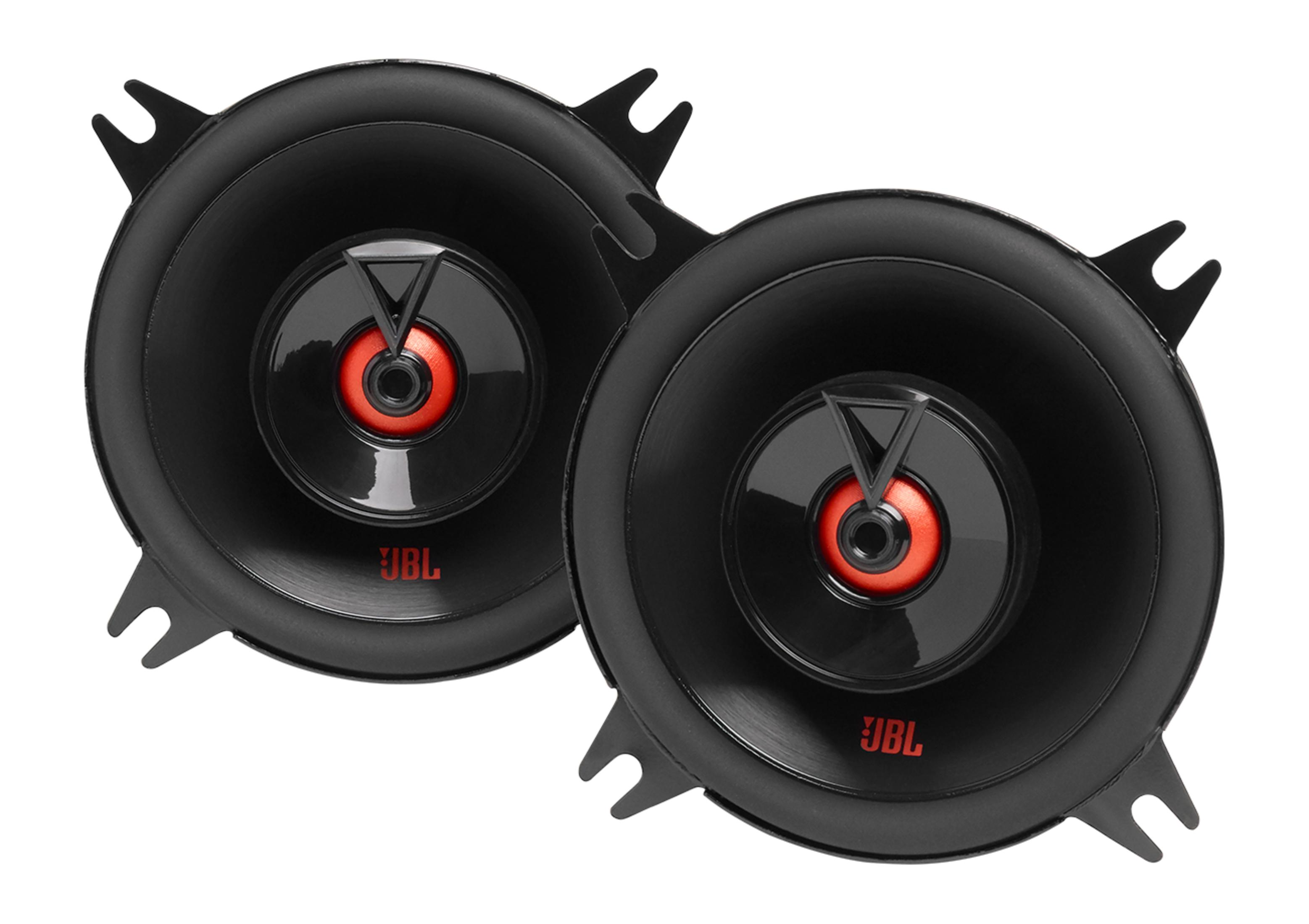 Twee zwarte JBL speakers met rode accenten, geïsoleerd op witte achtergrond.