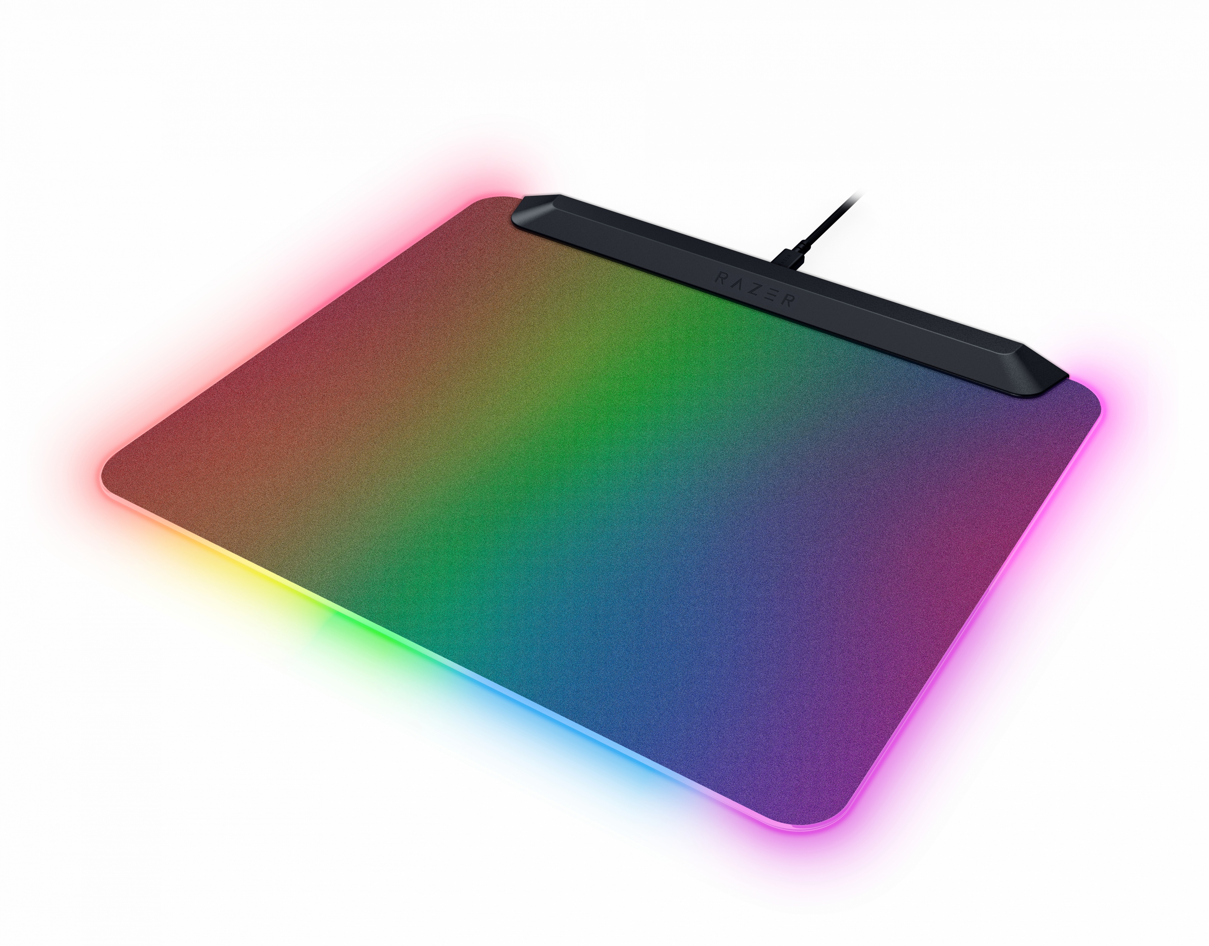 Una alfombrilla de ratón rectangular con iluminación RGB arcoíris.