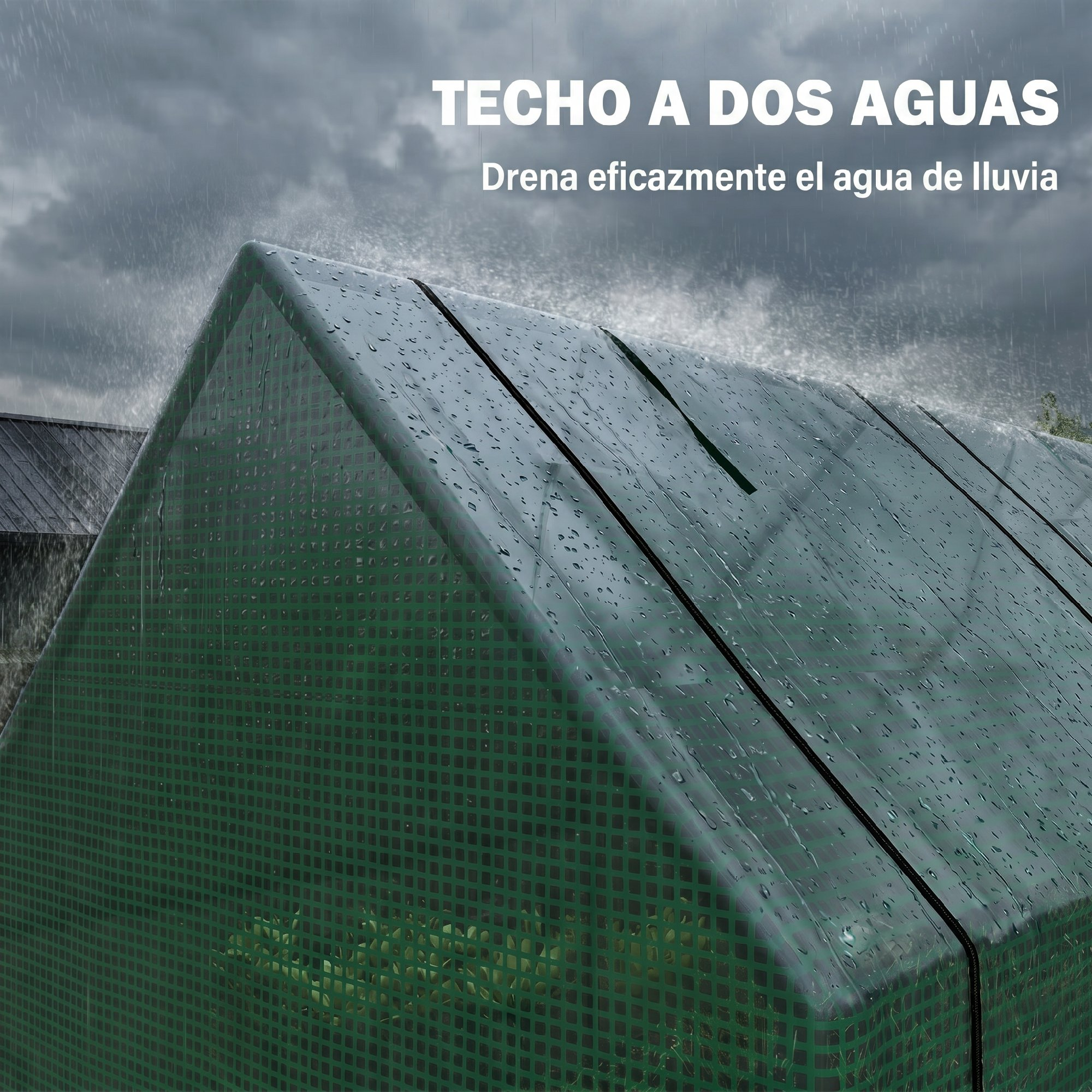 Invernadero verde bajo lluvia intensa con gotas de agua en la cubierta.