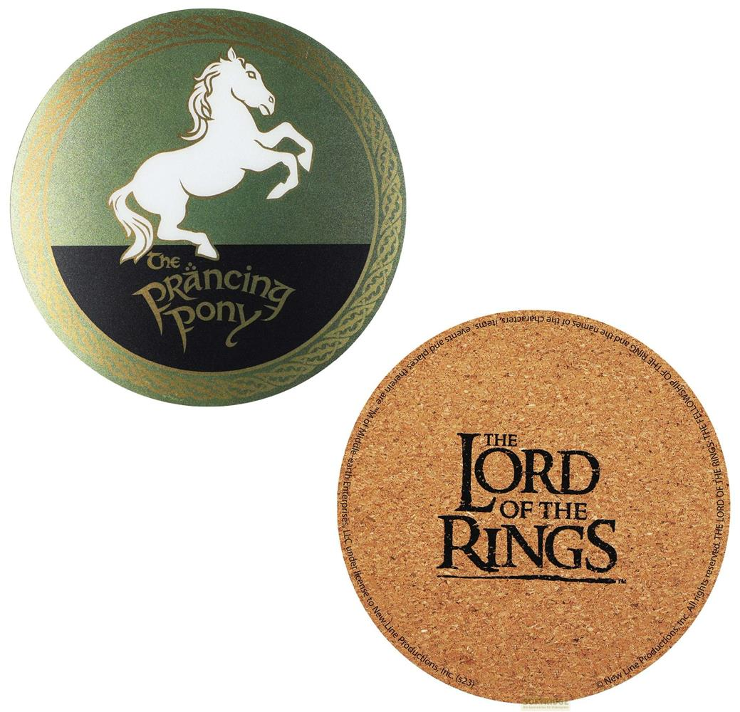 Ein Untersetzer zeigt ein weißes Pferd und 'The Prancing Pony'.