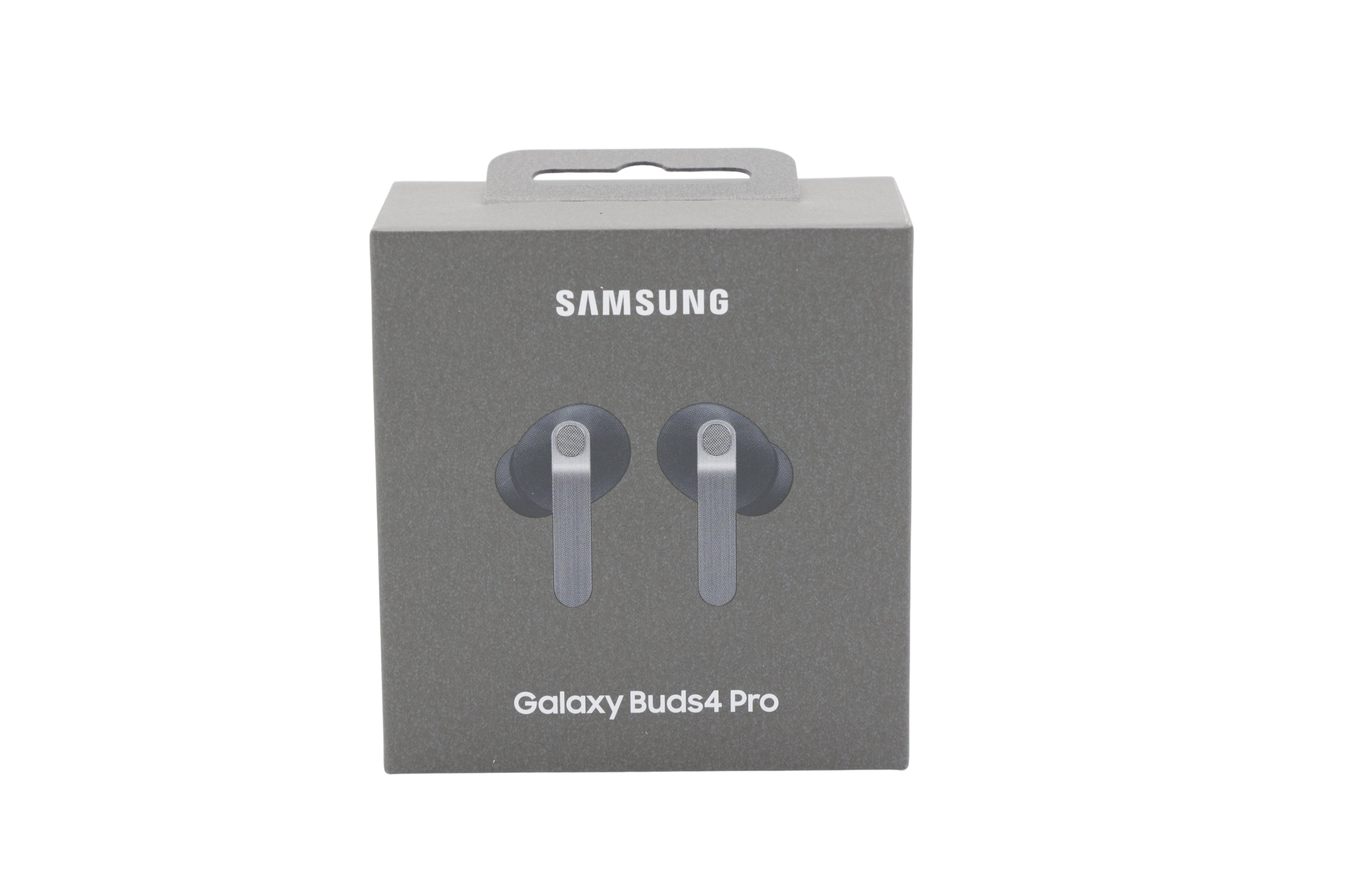Scatola grigia Samsung Galaxy Buds4 Pro con auricolari.