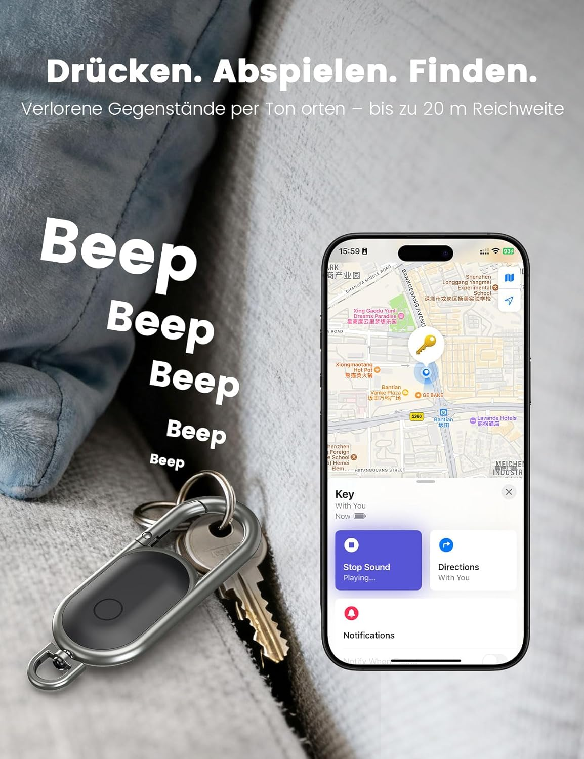 Ein Schlüsselanhänger mit Tracker und Schlüsseln liegt auf Stoff. Eine Handy-App zeigt eine Karte an.