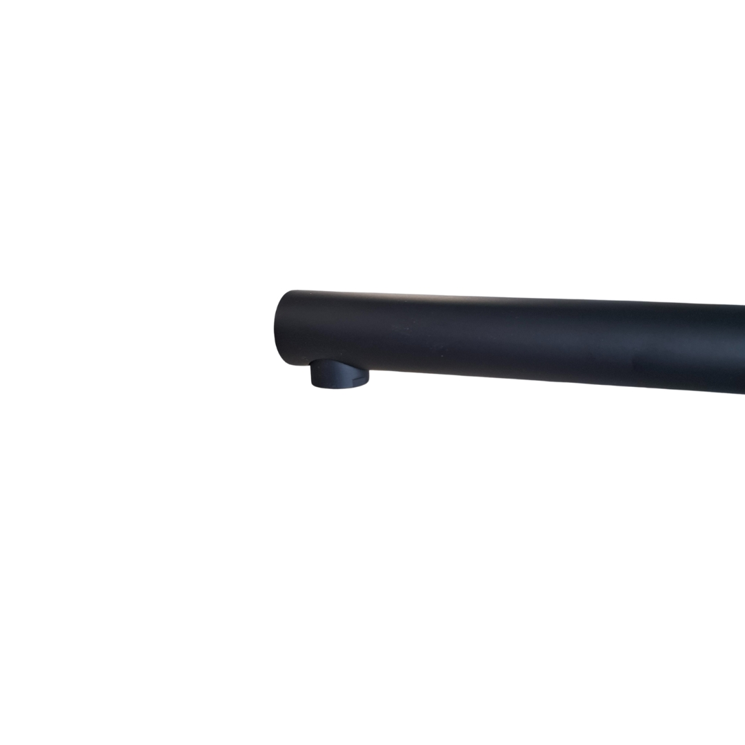 Tubo rotondo nero con piccolo elemento cilindrico.