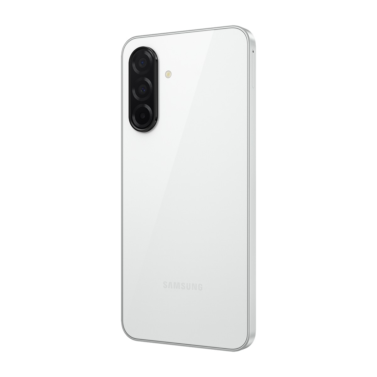 Üç kameralı beyaz Samsung akıllı telefonun gümüş çerçeveli arka yüzü.