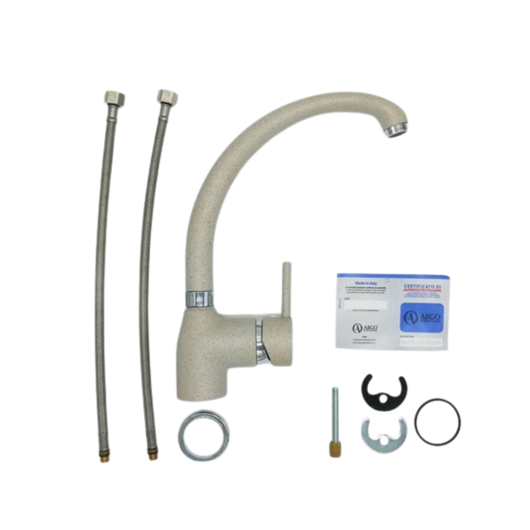 Un rubinetto da cucina beige con tubi e accessori di montaggio su sfondo bianco.