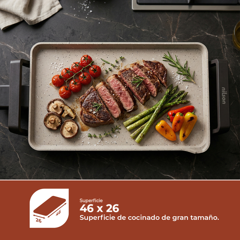 Una parrilla con bistec en rodajas, tomates cherry, champiñones, espárragos y pimientos.