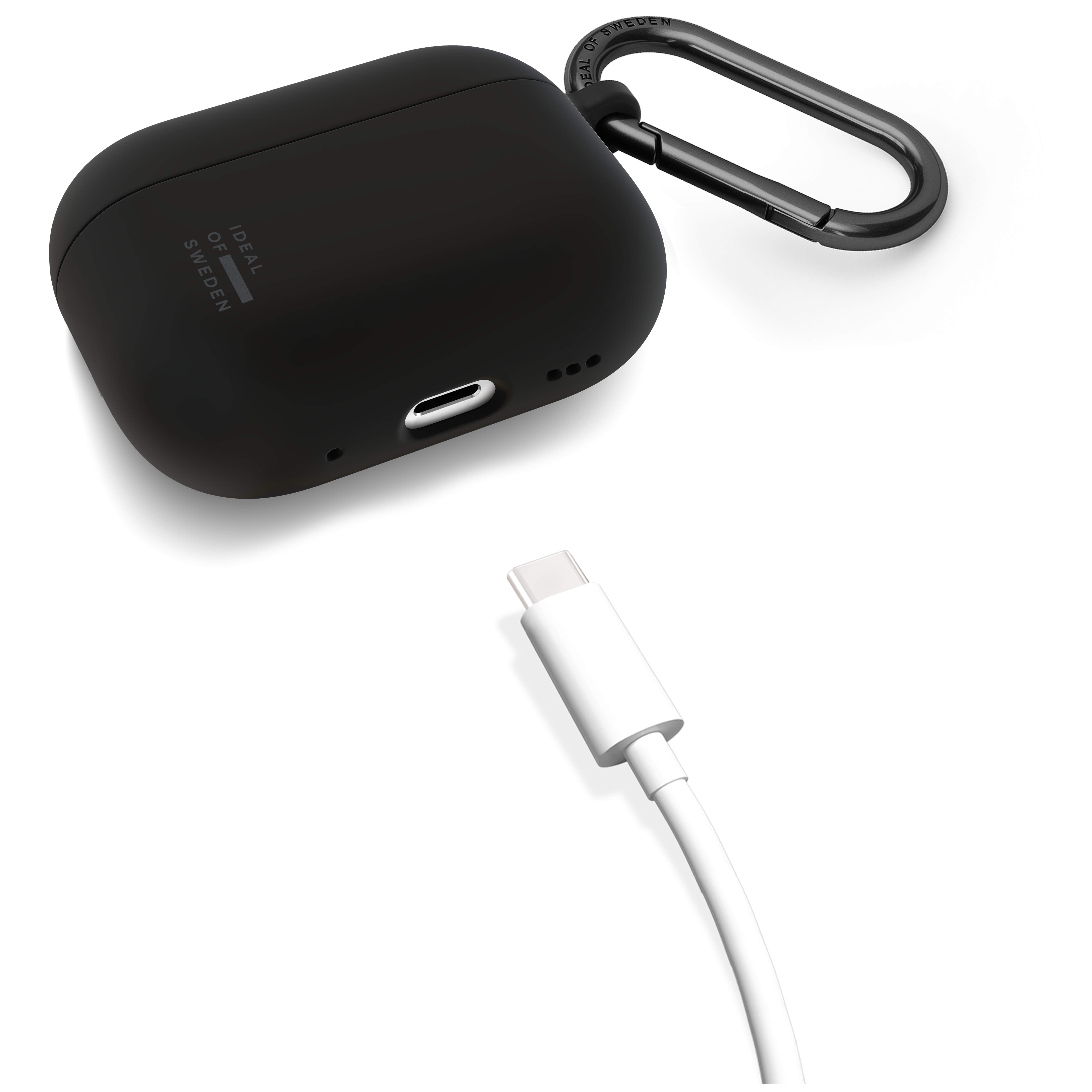 Funda de carga negra con mosquetón junto a un cable USB-C blanco.